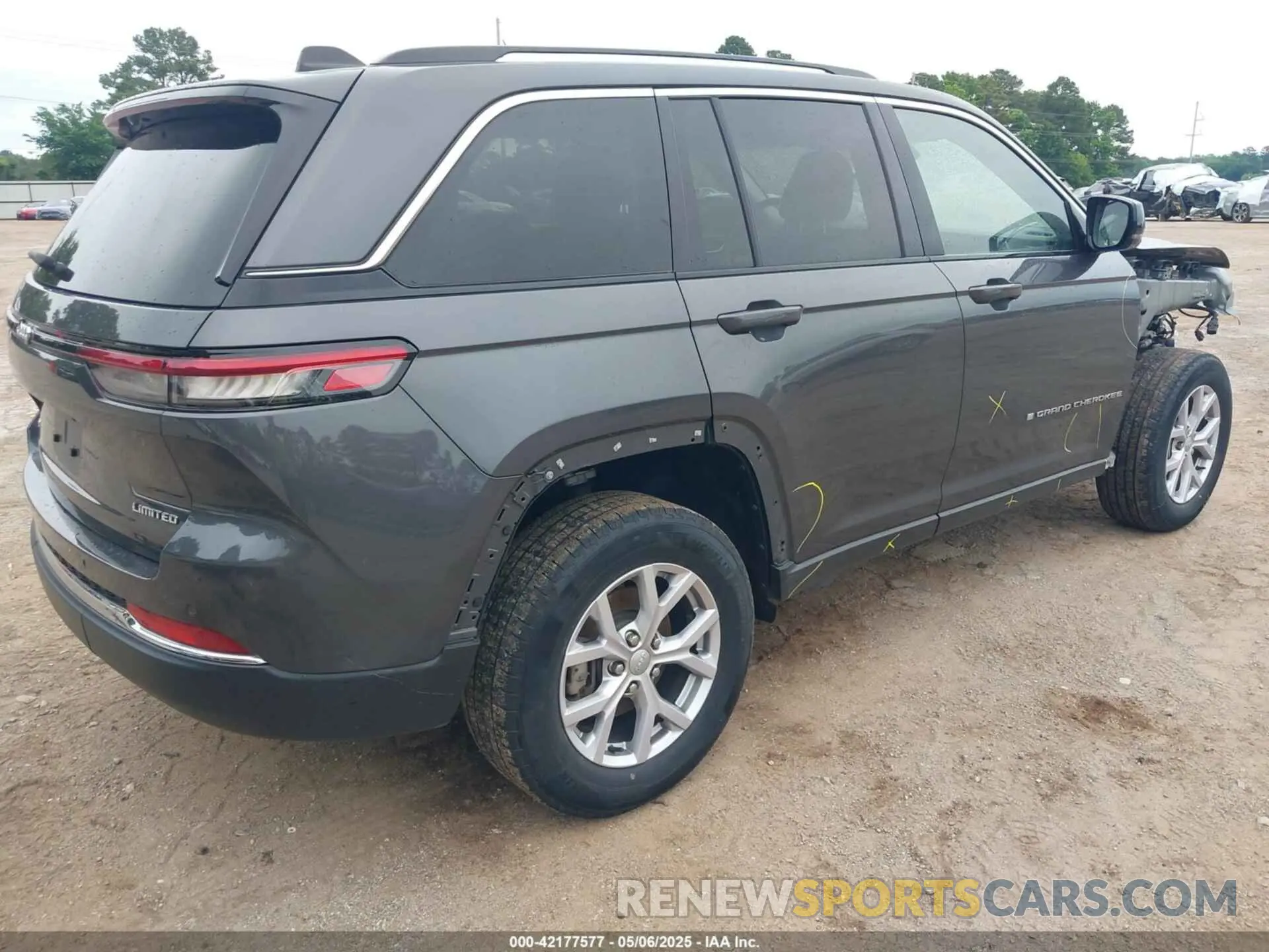 4 Photograph of a damaged car 1C4RJHBG7N8524199 JEEP GRAND CHEROKEE 2022