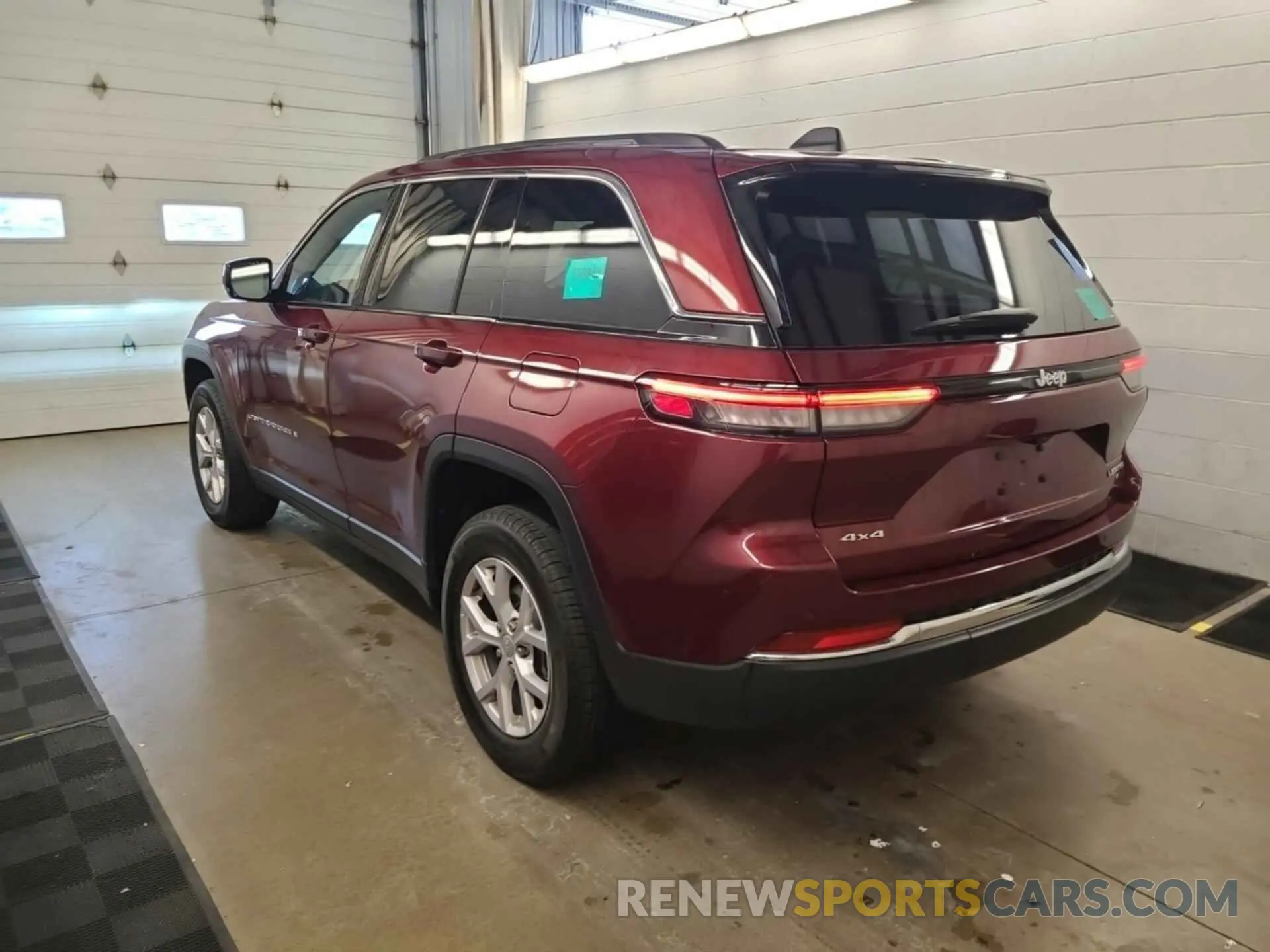 27 Photograph of a damaged car 1C4RJHBG7N8557865 JEEP GRAND CHEROKEE 2022
