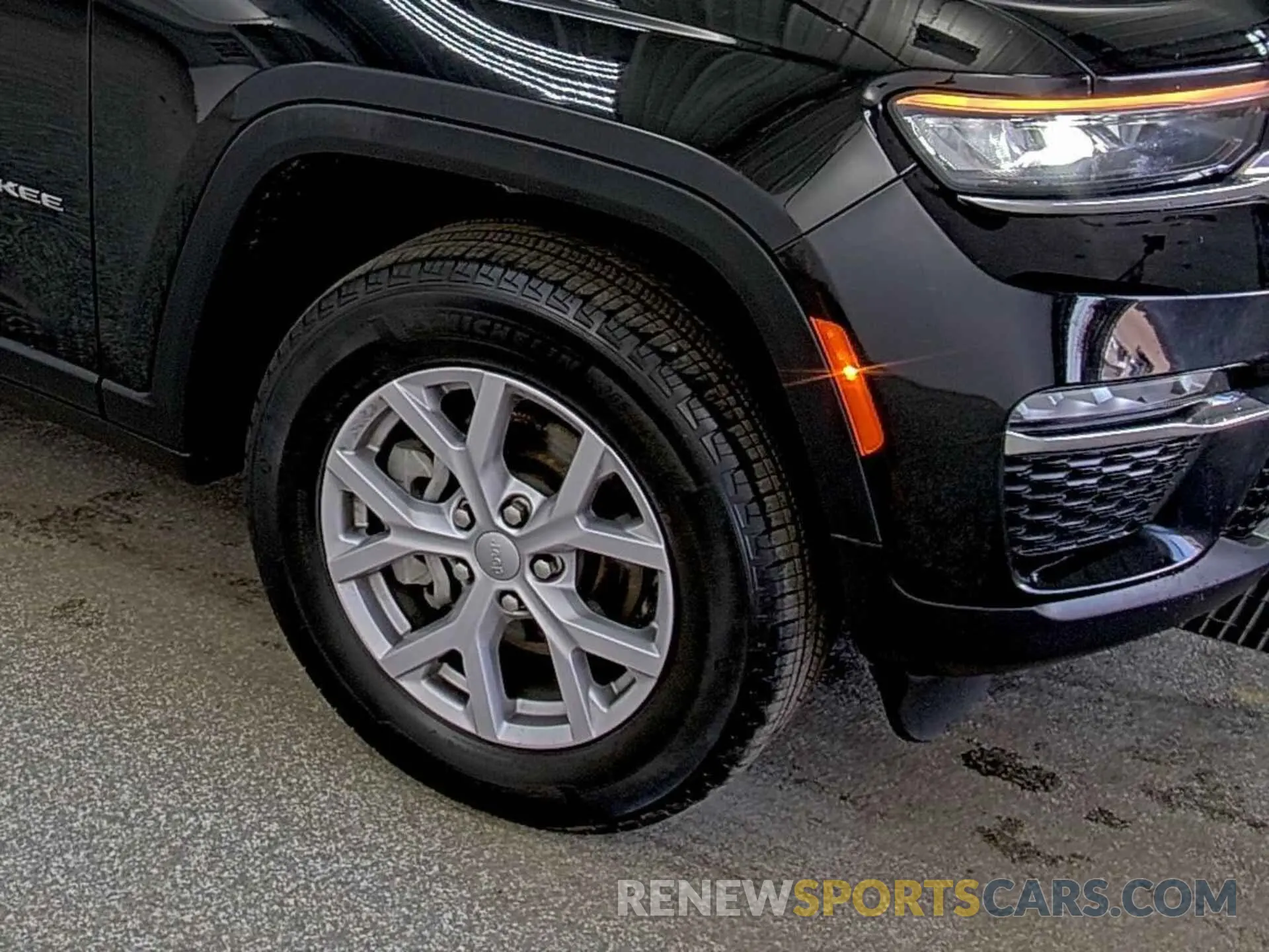 25 Photograph of a damaged car 1C4RJHBG8N8550780 JEEP GRAND CHEROKEE 2022