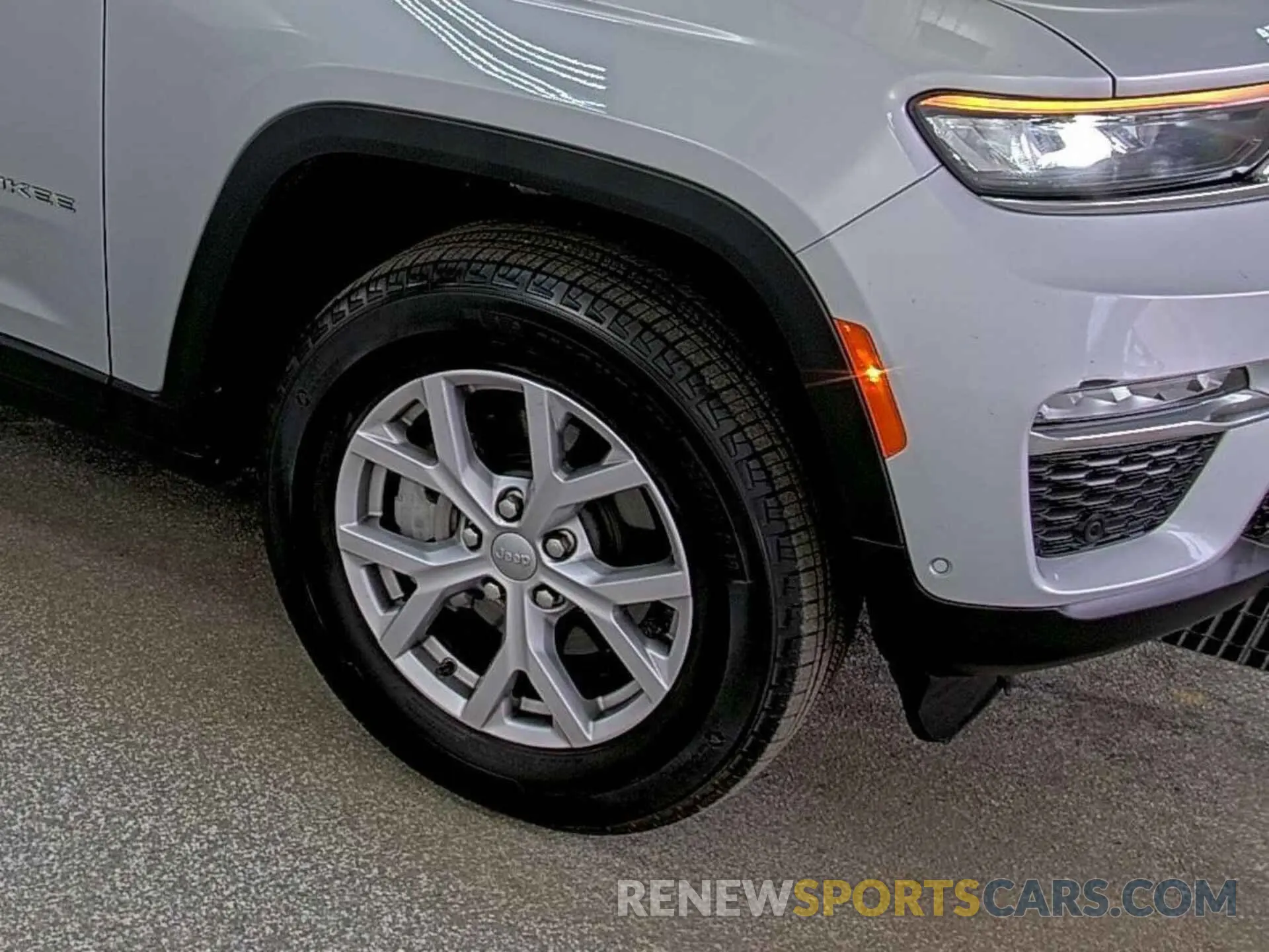 11 Photograph of a damaged car 1C4RJHBG9N8619850 JEEP GRAND CHEROKEE 2022