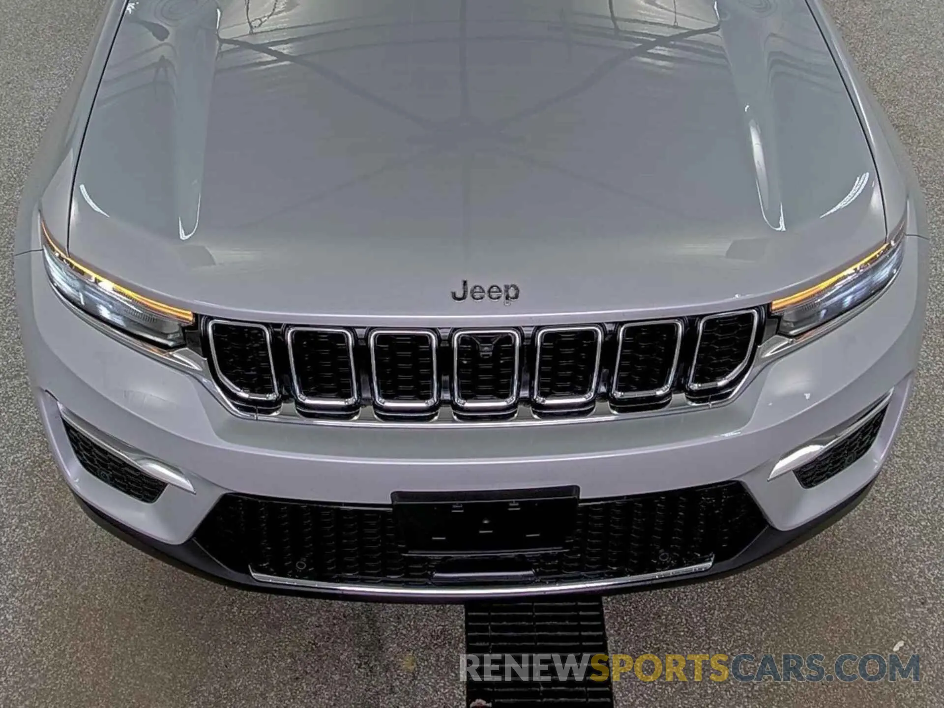 13 Photograph of a damaged car 1C4RJHBG9N8619850 JEEP GRAND CHEROKEE 2022