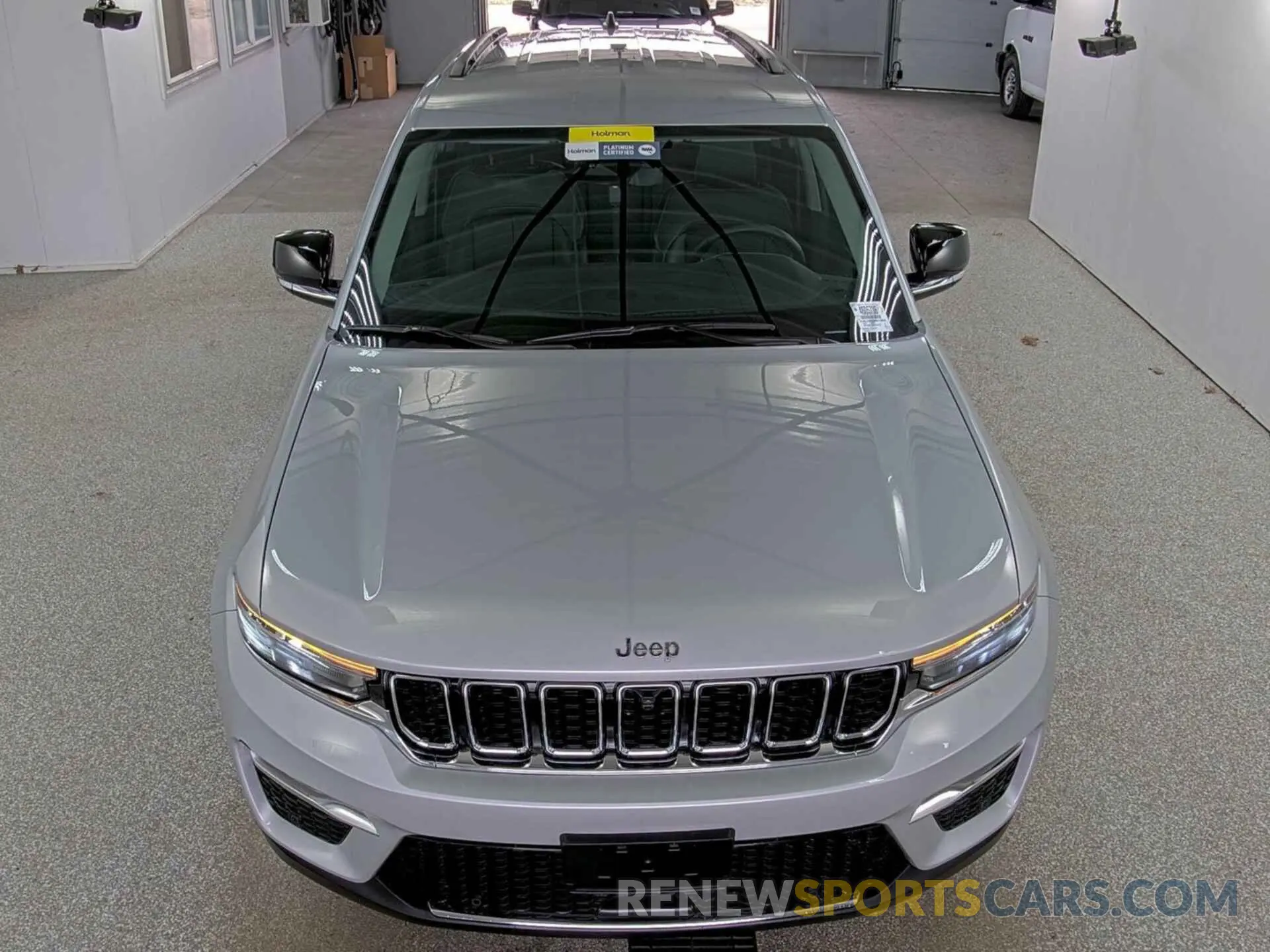 5 Photograph of a damaged car 1C4RJHBG9N8619850 JEEP GRAND CHEROKEE 2022
