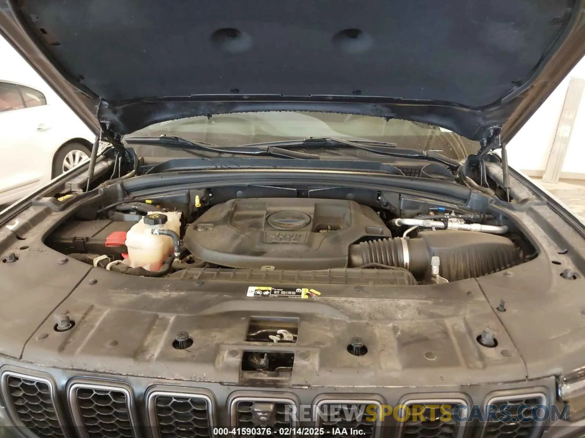 10 Photograph of a damaged car 1C4RJHCG6N8572467 JEEP GRAND CHEROKEE 2022