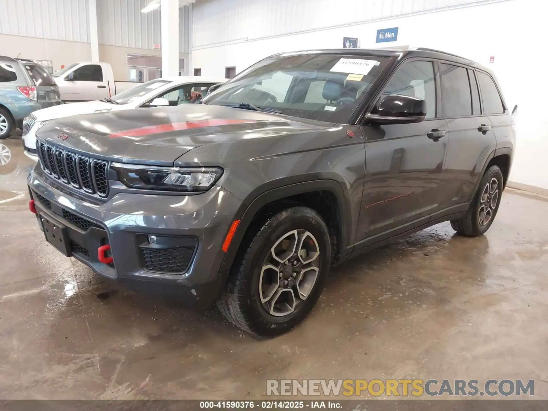 2 Photograph of a damaged car 1C4RJHCG6N8572467 JEEP GRAND CHEROKEE 2022