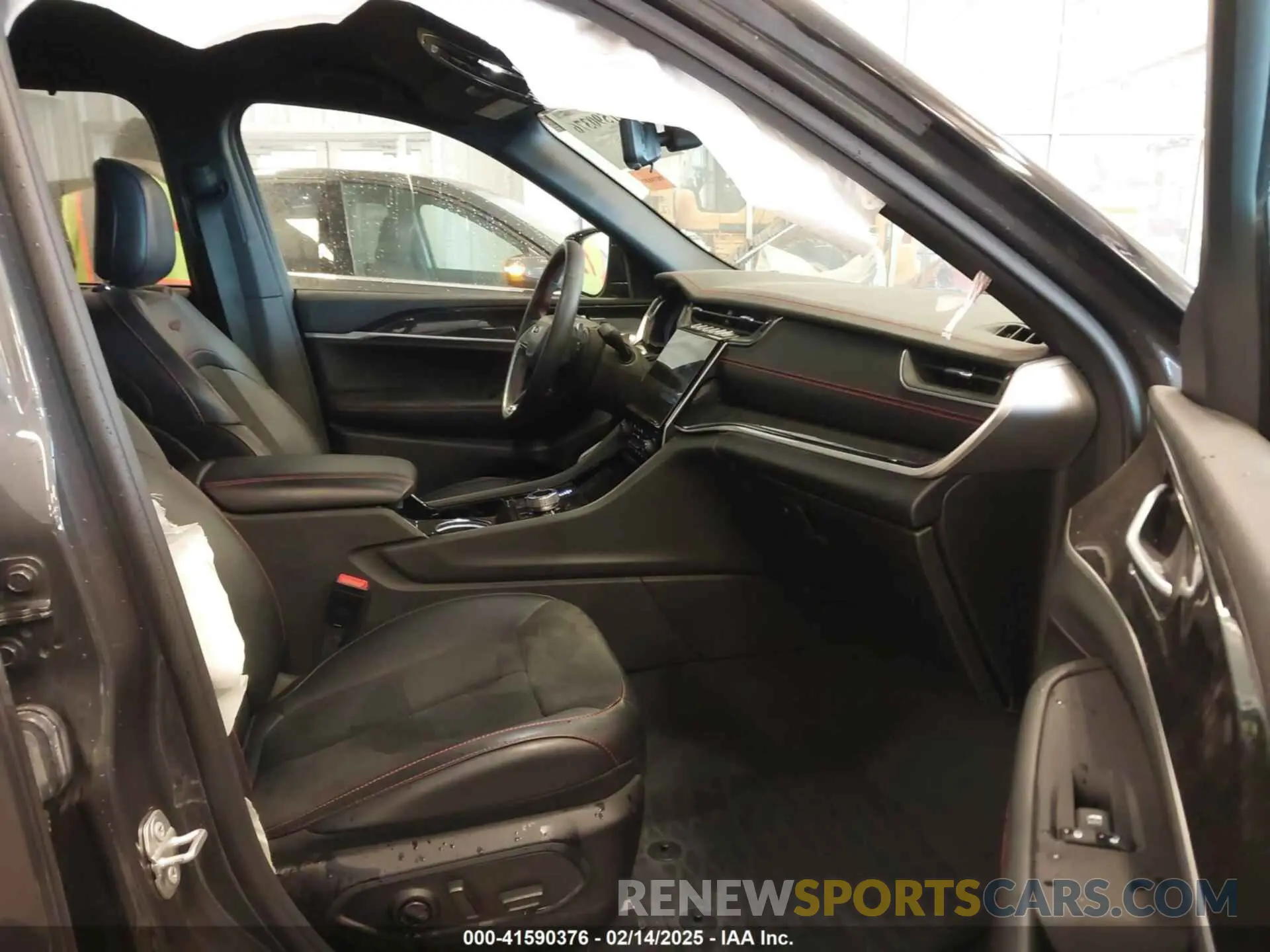 5 Photograph of a damaged car 1C4RJHCG6N8572467 JEEP GRAND CHEROKEE 2022