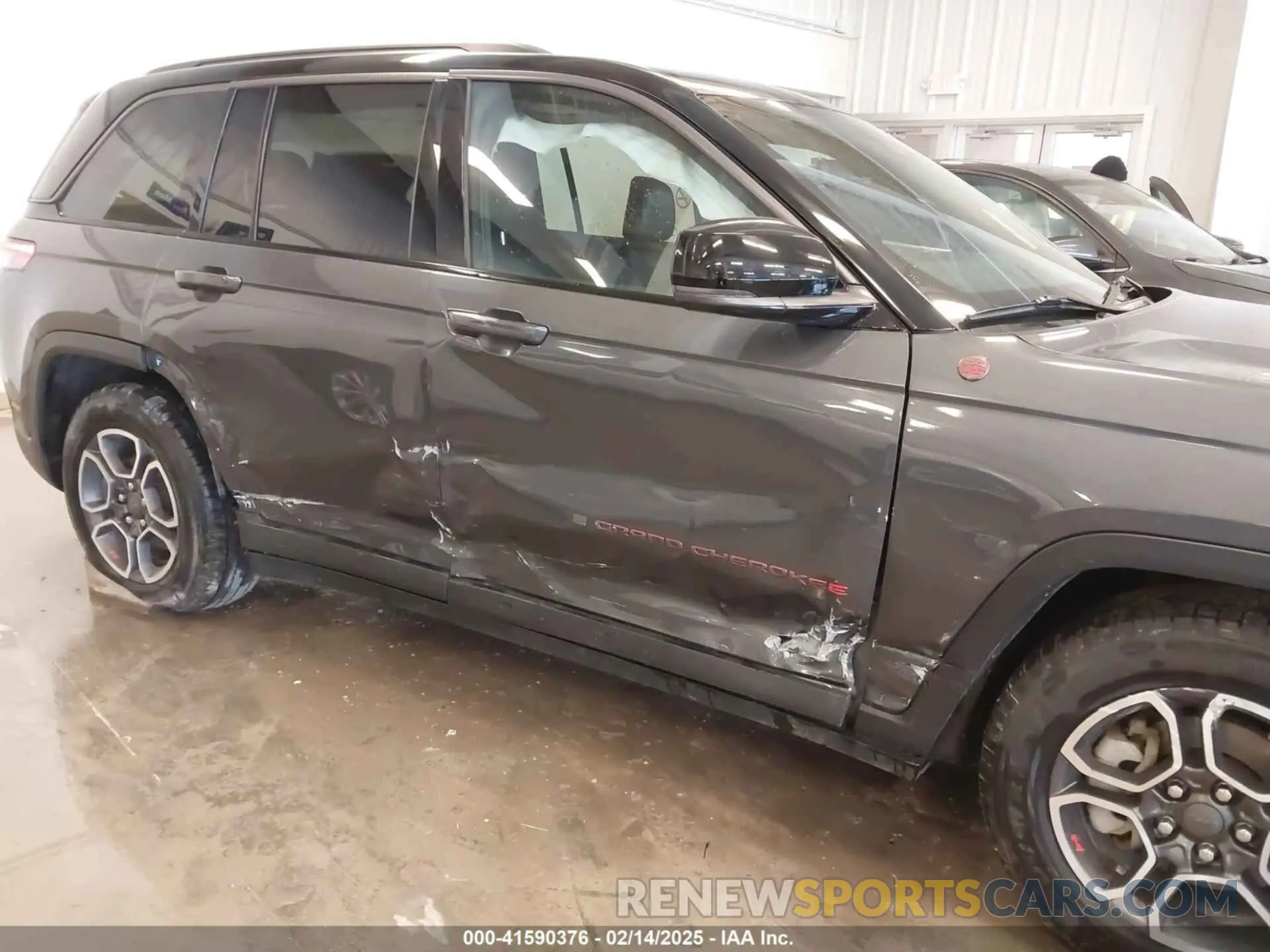 6 Photograph of a damaged car 1C4RJHCG6N8572467 JEEP GRAND CHEROKEE 2022