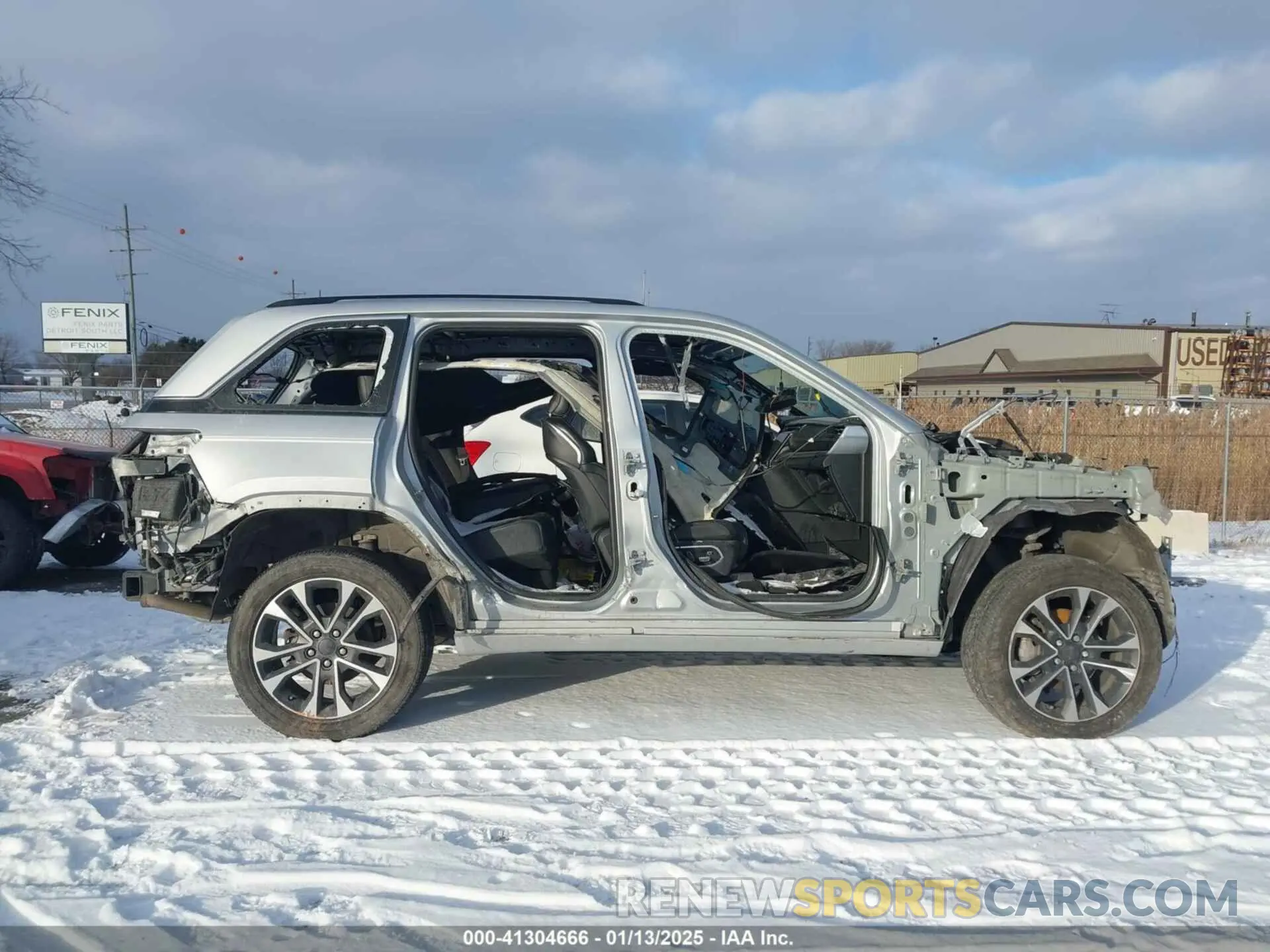 13 Photograph of a damaged car 1C4RJHDG1N8606751 JEEP GRAND CHEROKEE 2022