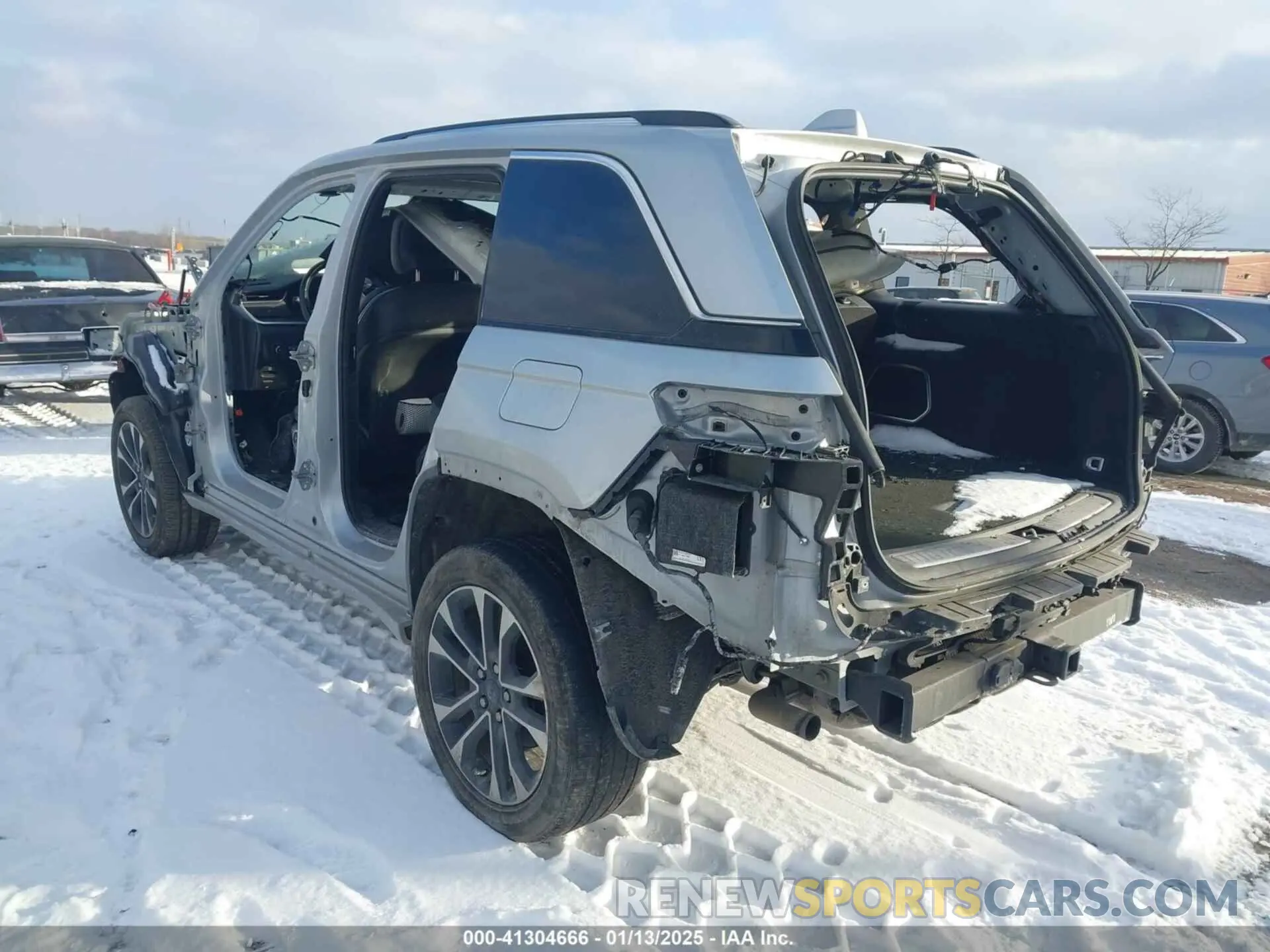 3 Photograph of a damaged car 1C4RJHDG1N8606751 JEEP GRAND CHEROKEE 2022