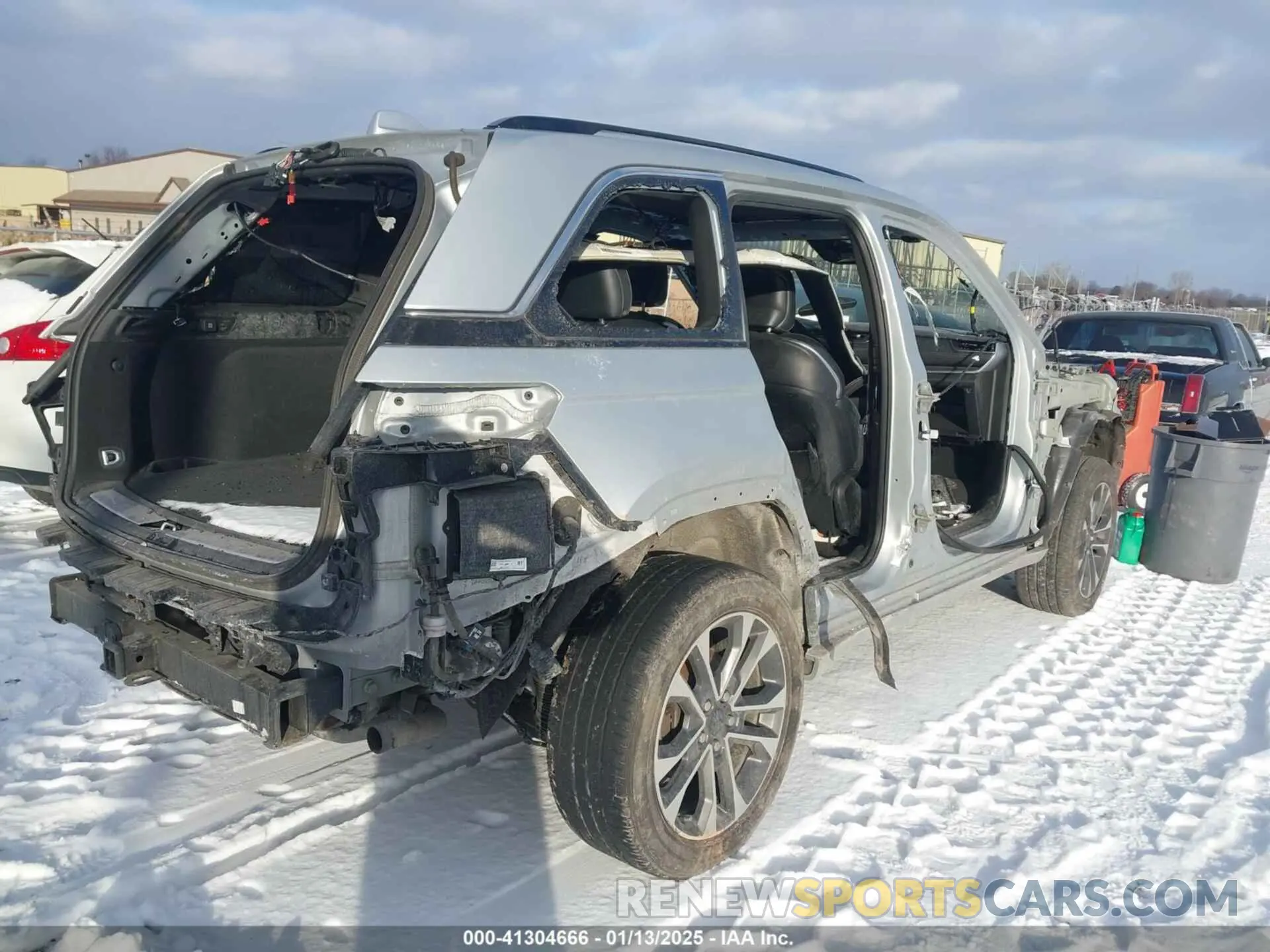 4 Photograph of a damaged car 1C4RJHDG1N8606751 JEEP GRAND CHEROKEE 2022