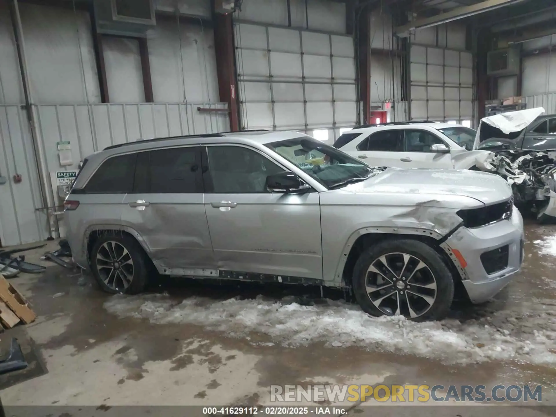 14 Photograph of a damaged car 1C4RJHDG2N8633960 JEEP GRAND CHEROKEE 2022
