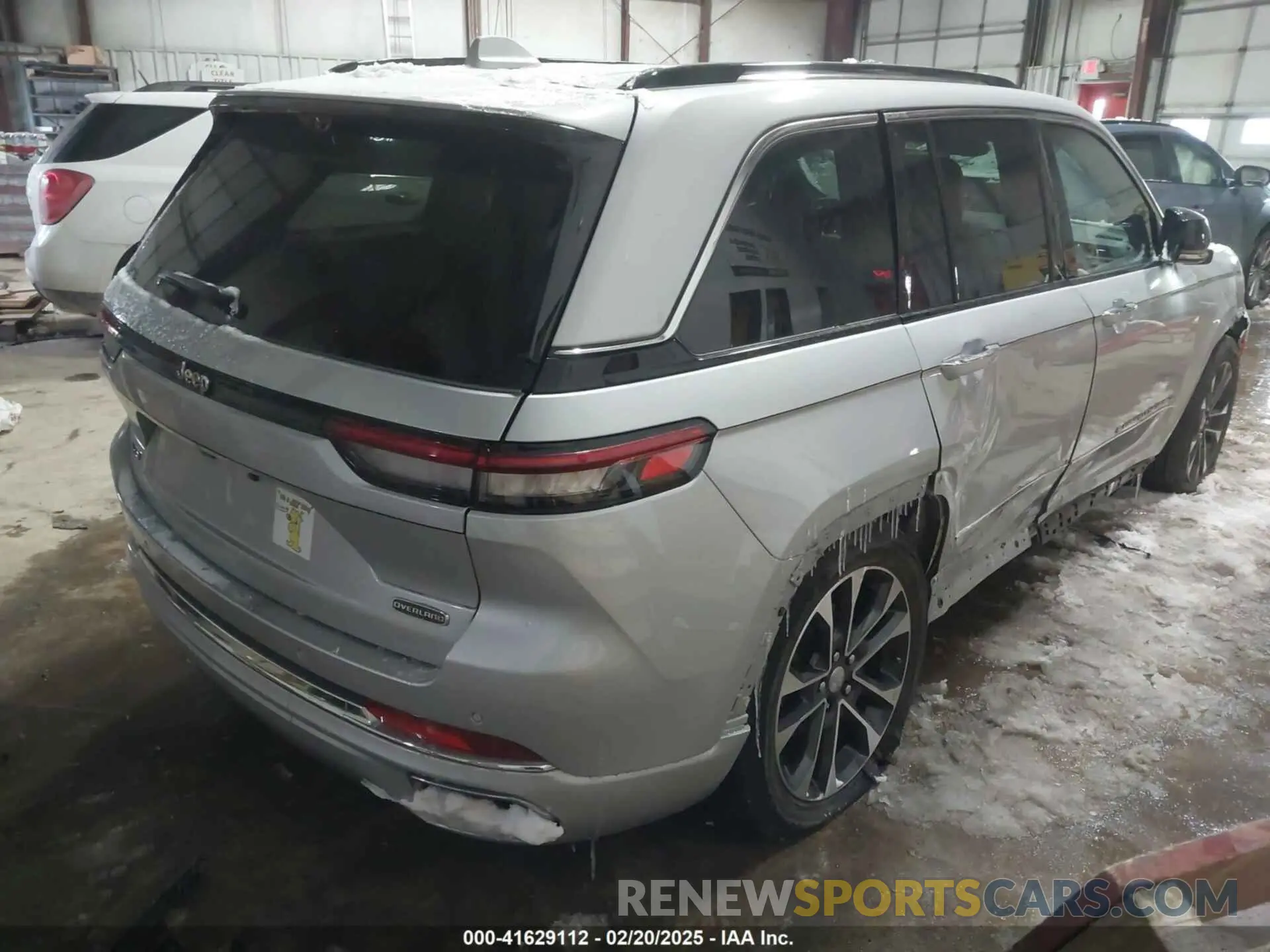 4 Photograph of a damaged car 1C4RJHDG2N8633960 JEEP GRAND CHEROKEE 2022