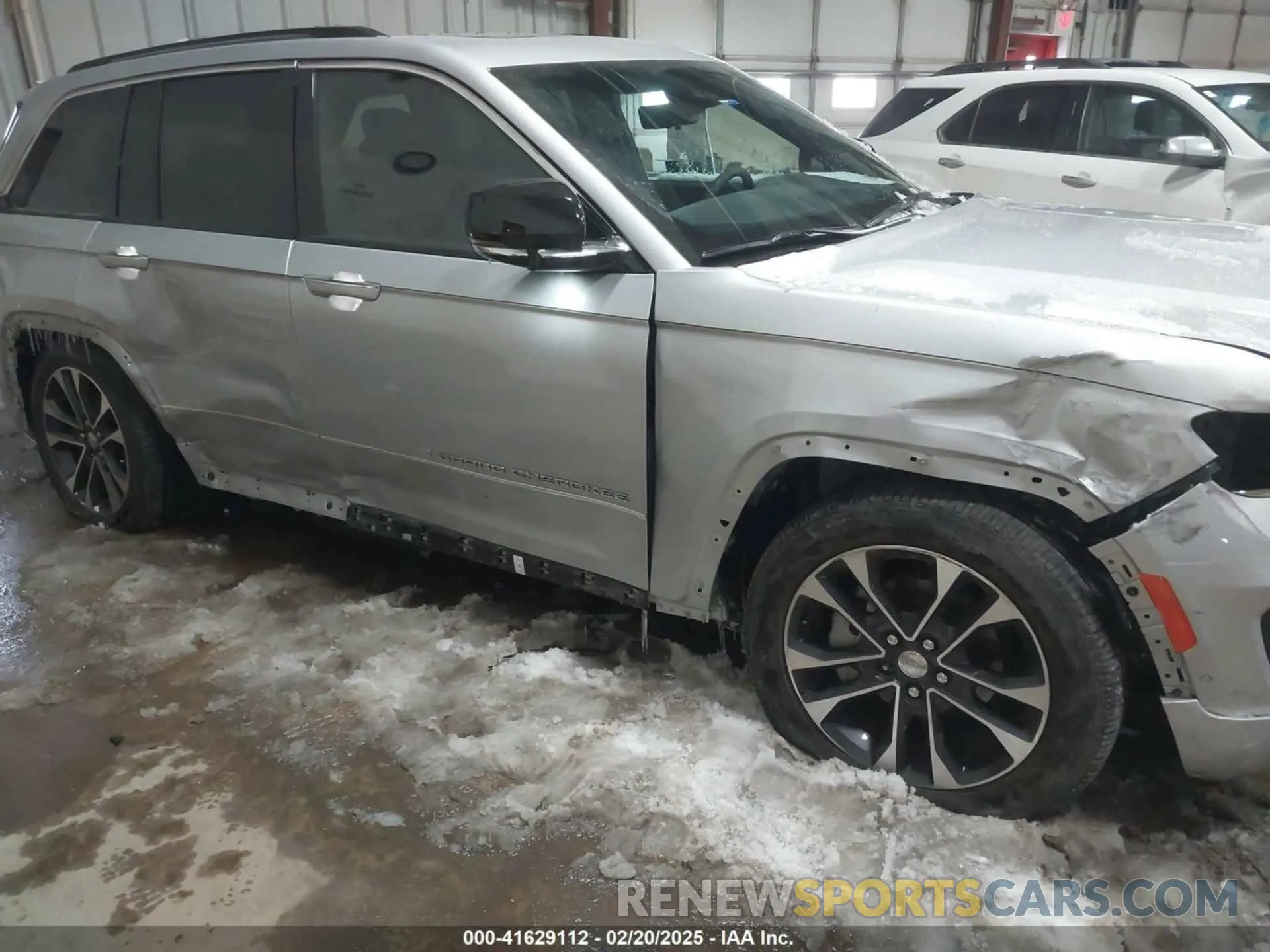6 Photograph of a damaged car 1C4RJHDG2N8633960 JEEP GRAND CHEROKEE 2022