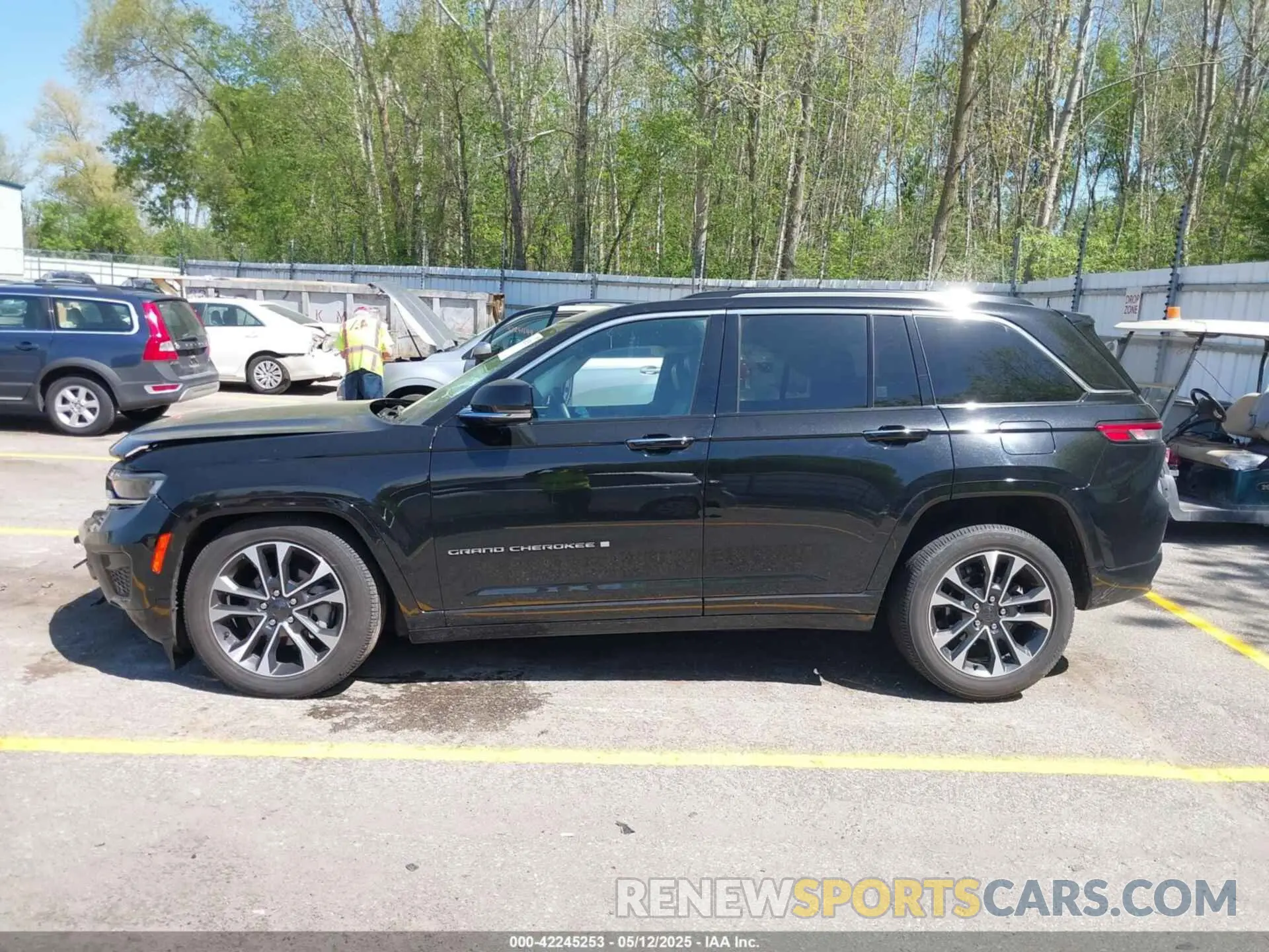 13 Photograph of a damaged car 1C4RJHDG2N8636129 JEEP GRAND CHEROKEE 2022