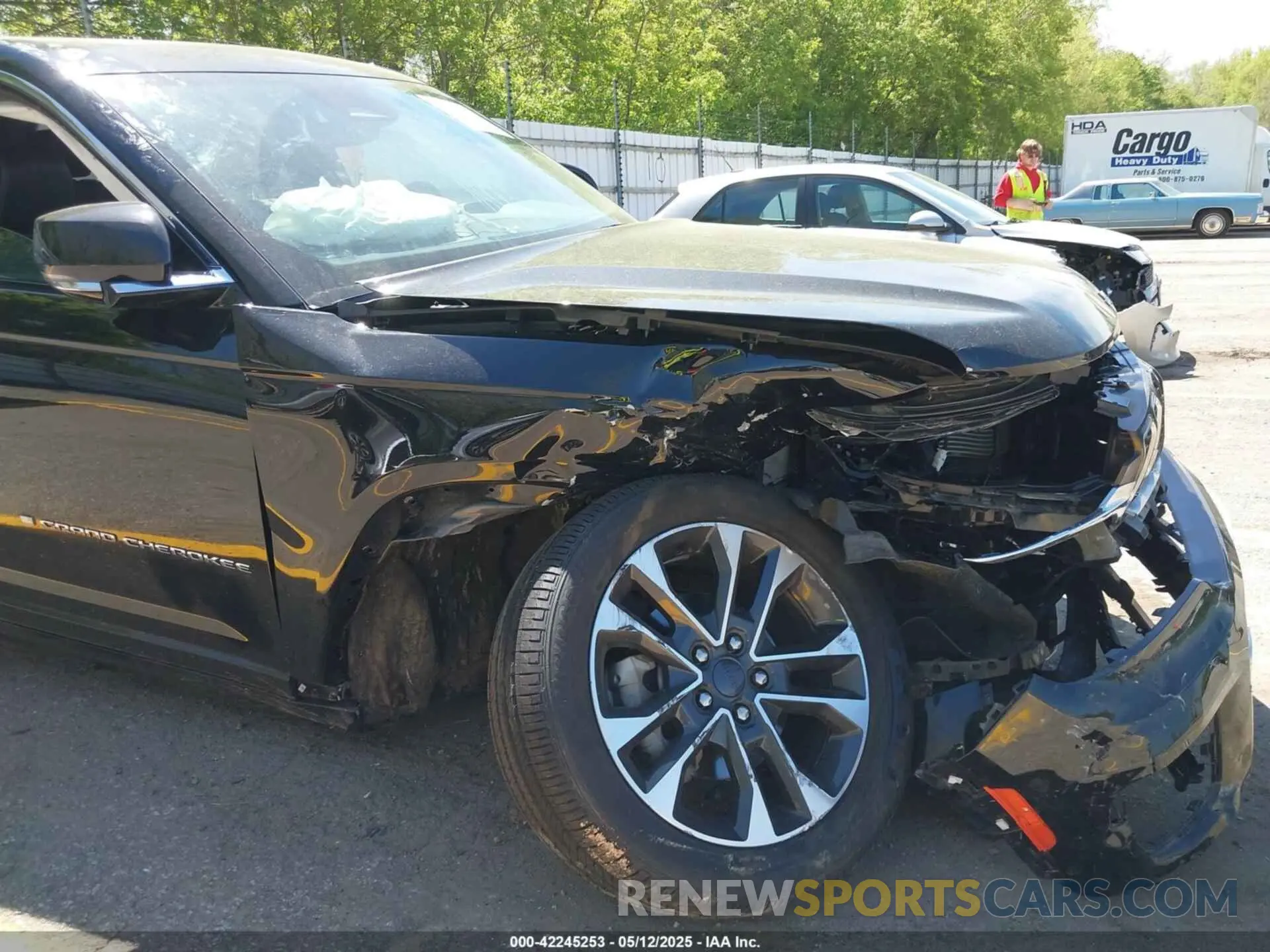 16 Photograph of a damaged car 1C4RJHDG2N8636129 JEEP GRAND CHEROKEE 2022