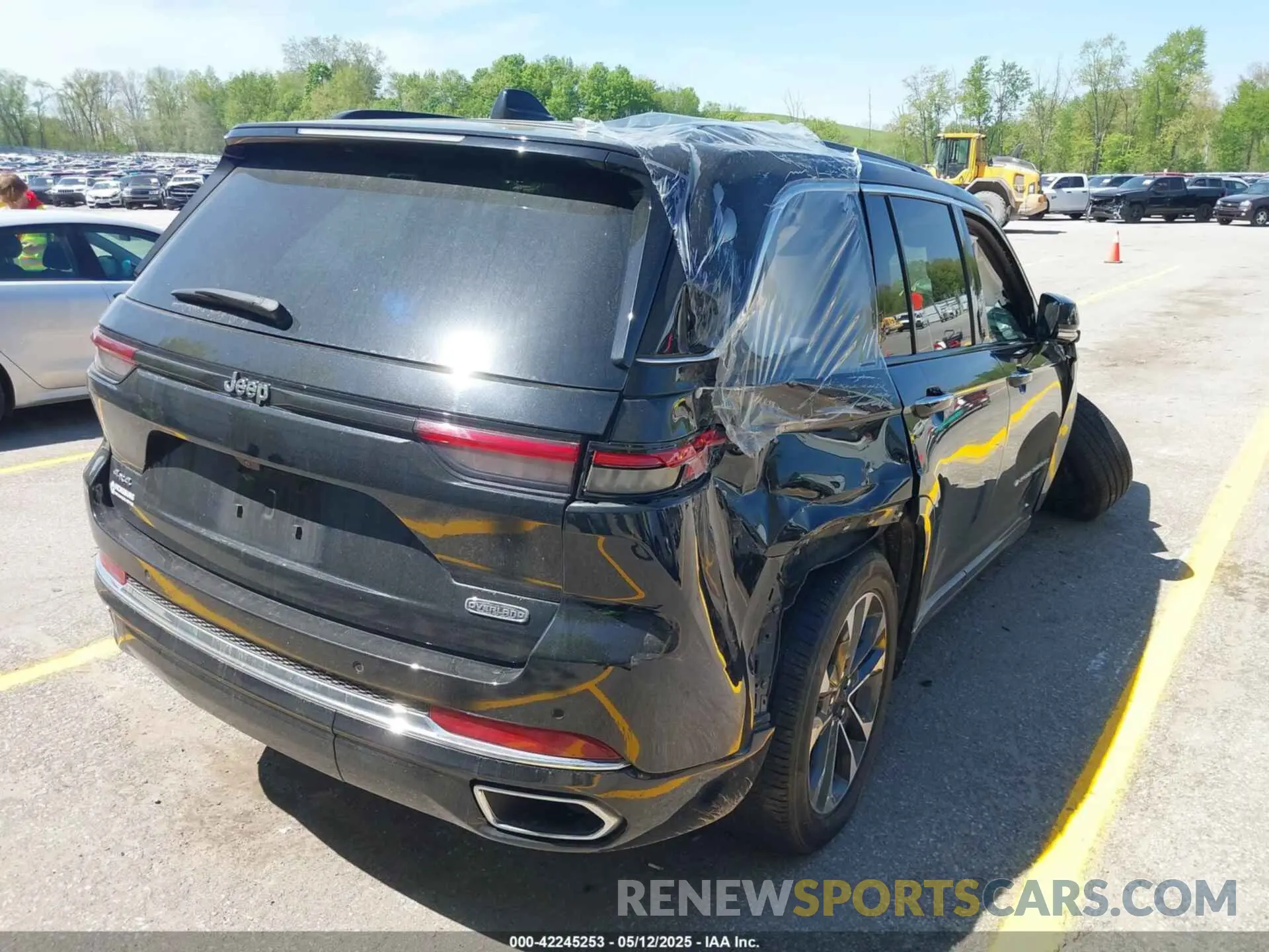 19 Photograph of a damaged car 1C4RJHDG2N8636129 JEEP GRAND CHEROKEE 2022