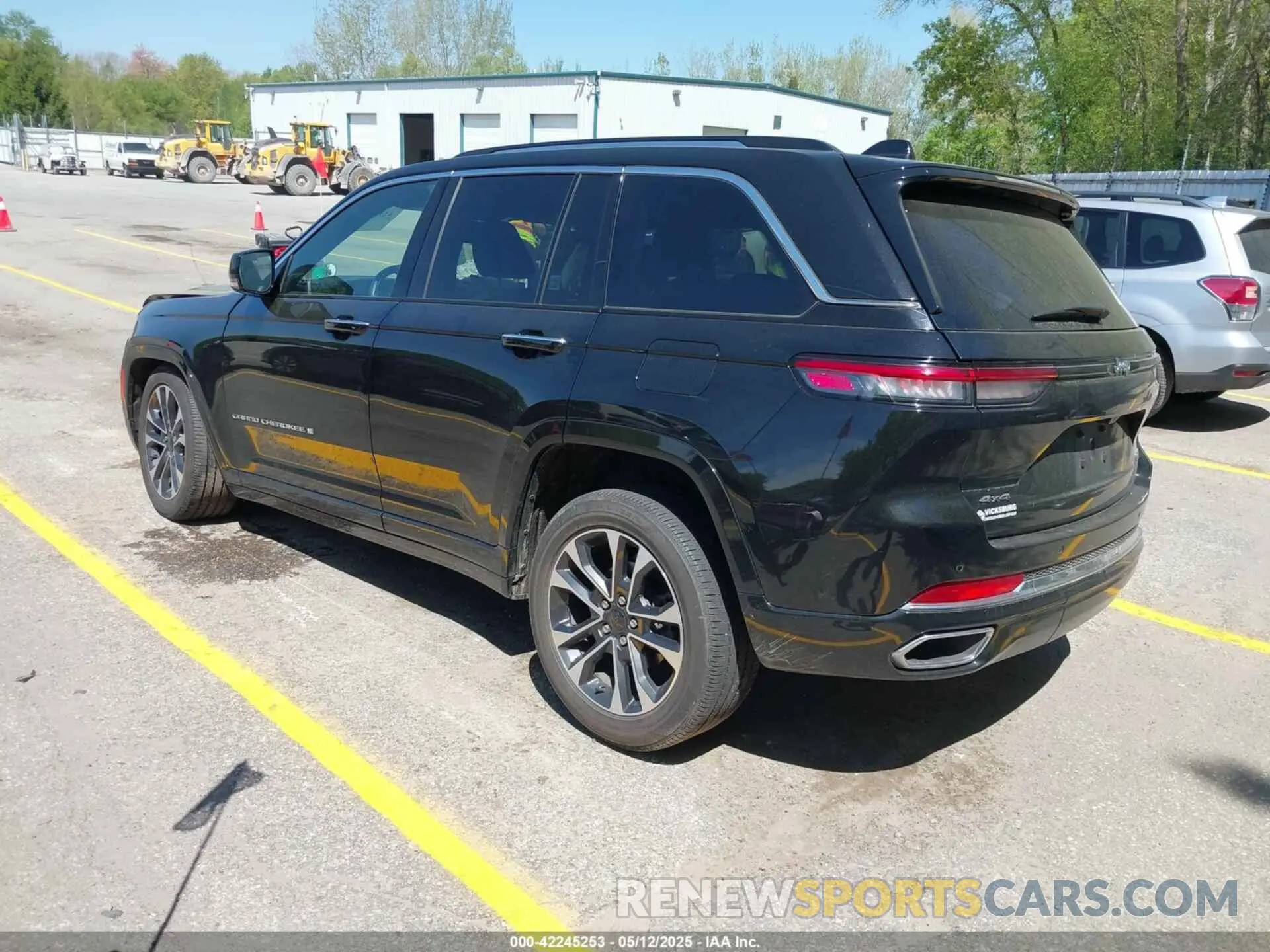 3 Photograph of a damaged car 1C4RJHDG2N8636129 JEEP GRAND CHEROKEE 2022