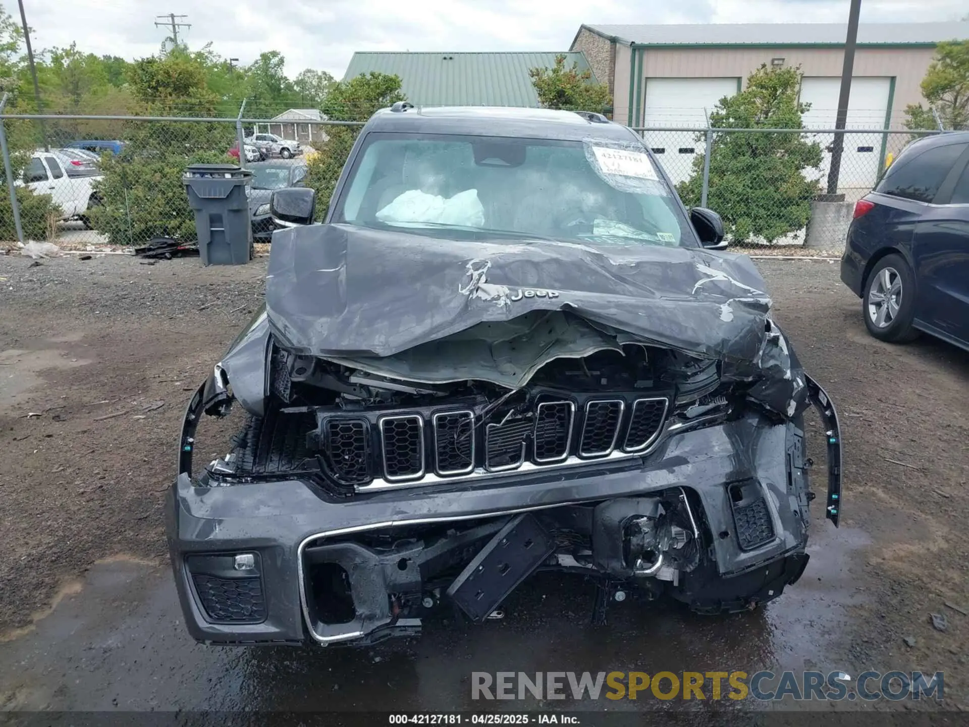 12 Photograph of a damaged car 1C4RJHDG5N8544397 JEEP GRAND CHEROKEE 2022