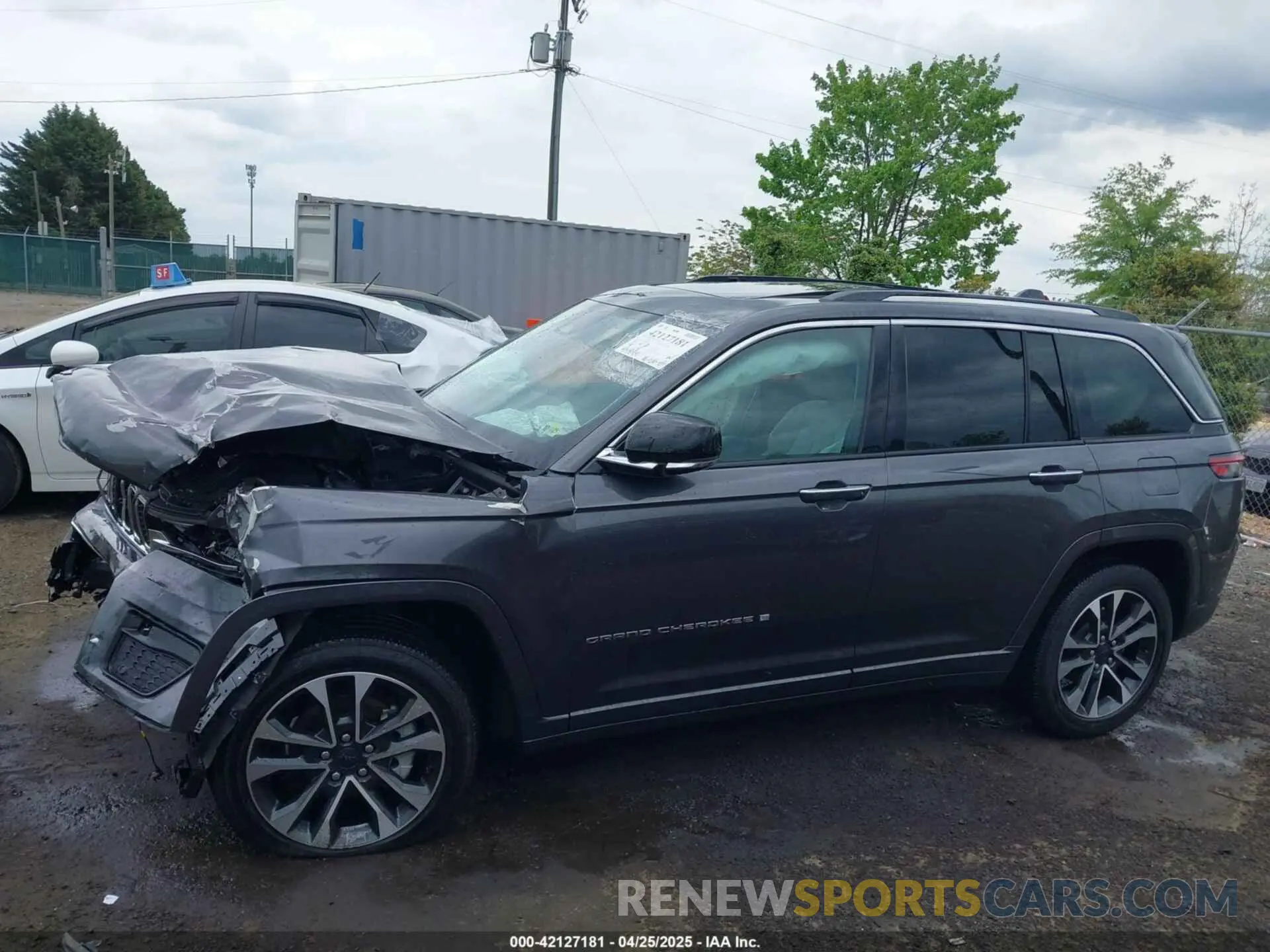 14 Photograph of a damaged car 1C4RJHDG5N8544397 JEEP GRAND CHEROKEE 2022