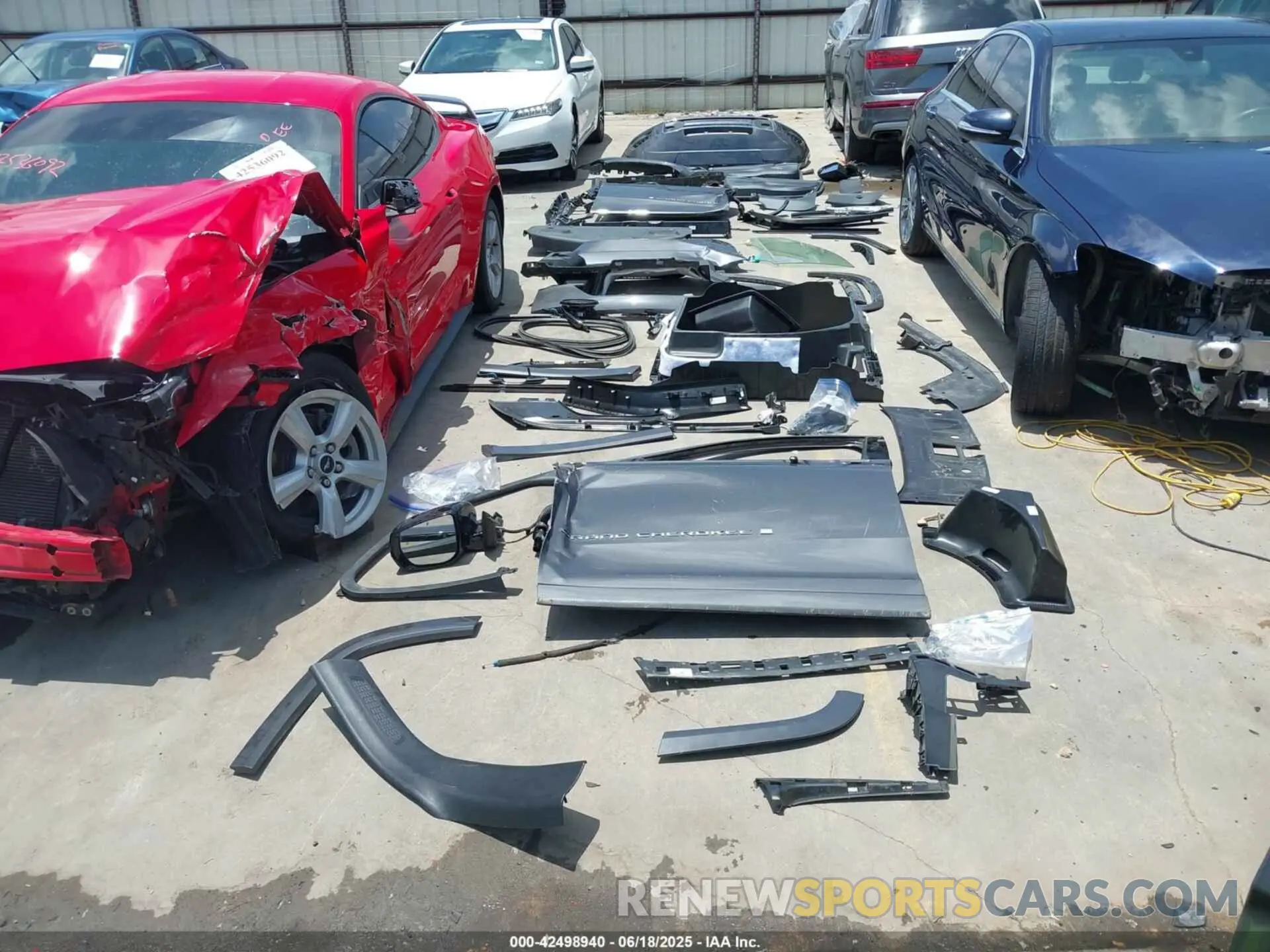 12 Photograph of a damaged car 1C4RJHDG6N8580874 JEEP GRAND CHEROKEE 2022