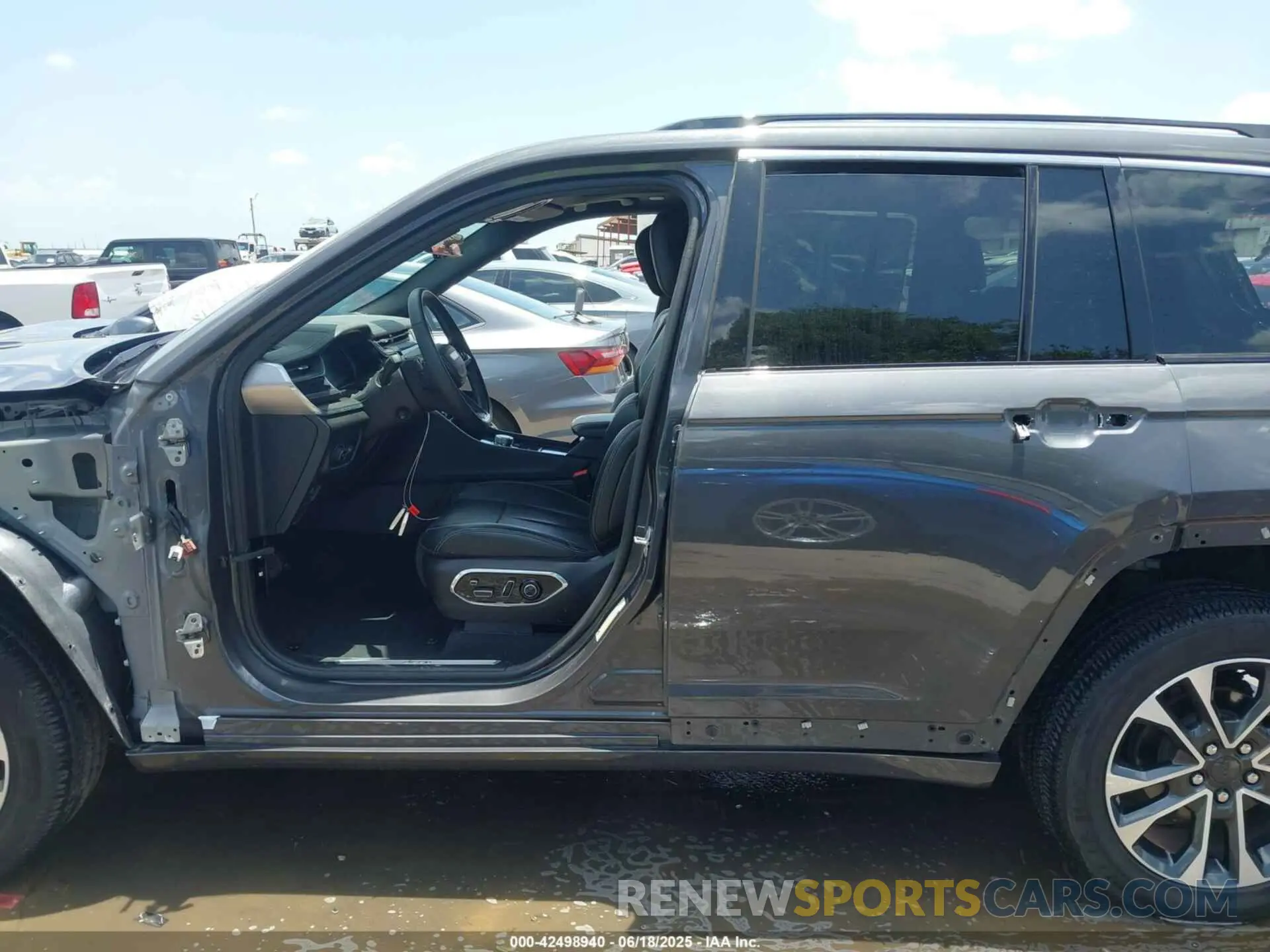 15 Photograph of a damaged car 1C4RJHDG6N8580874 JEEP GRAND CHEROKEE 2022