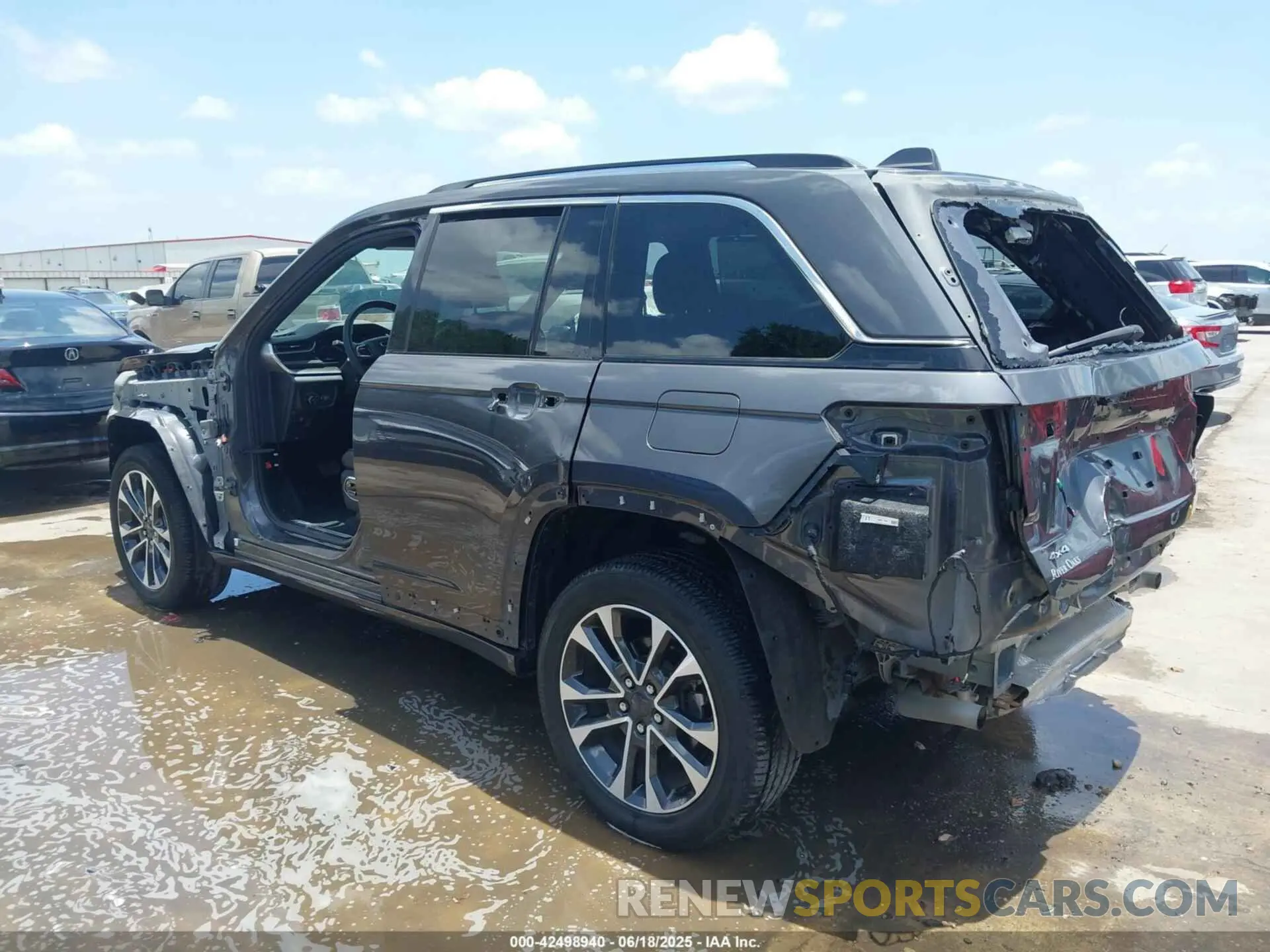 21 Photograph of a damaged car 1C4RJHDG6N8580874 JEEP GRAND CHEROKEE 2022