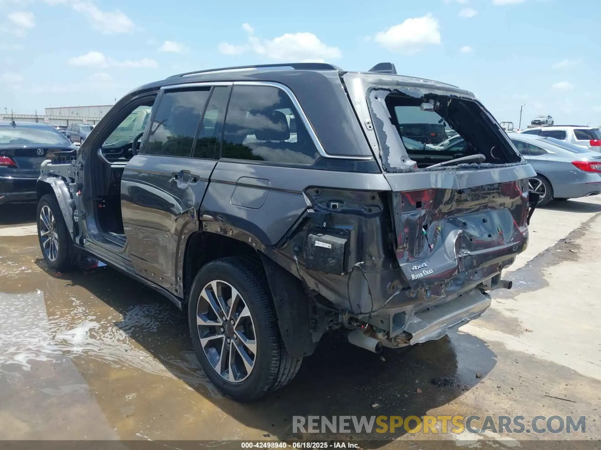 3 Photograph of a damaged car 1C4RJHDG6N8580874 JEEP GRAND CHEROKEE 2022
