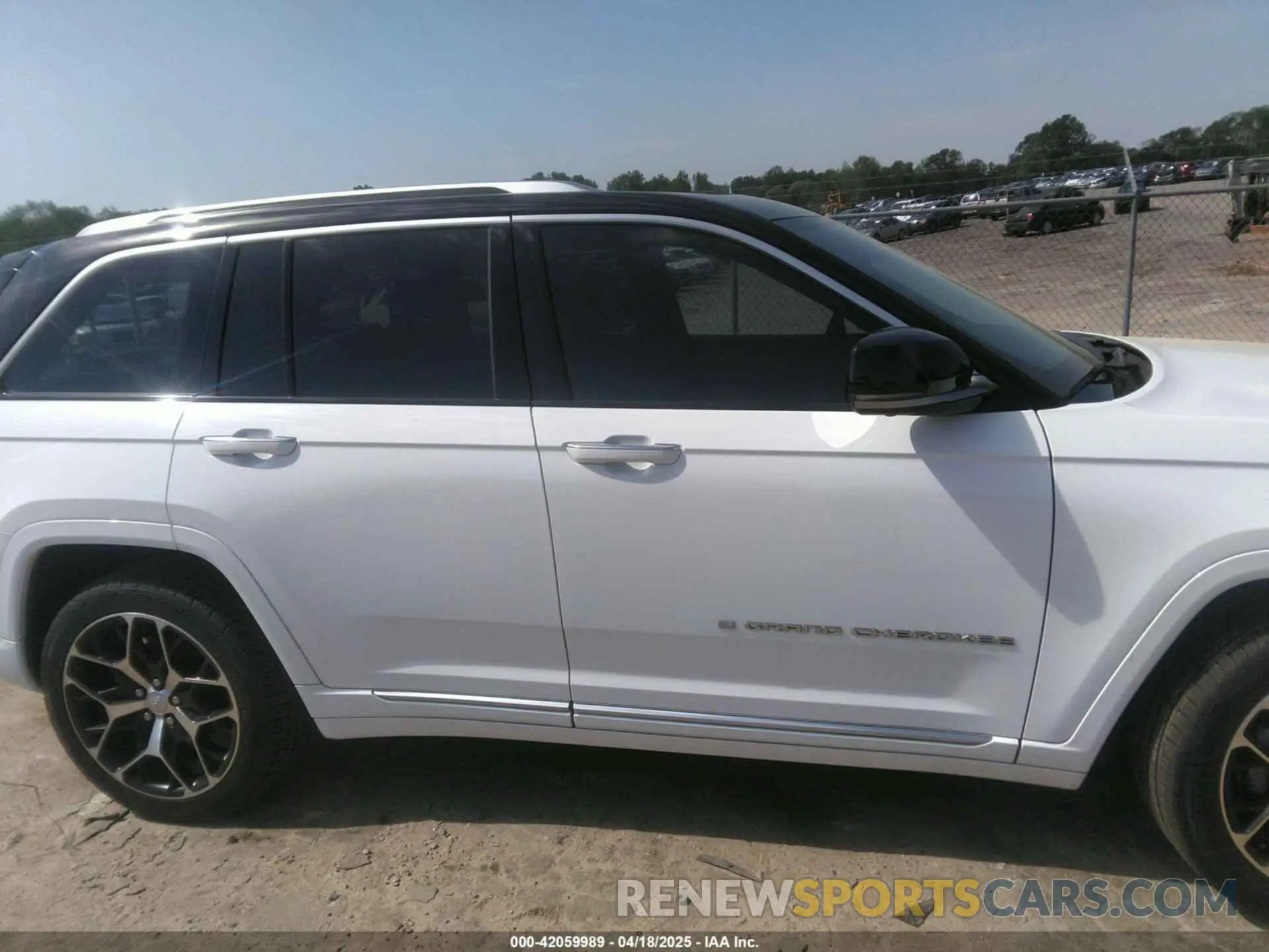 13 Photograph of a damaged car 1C4RJHEG8N8588988 JEEP GRAND CHEROKEE 2022