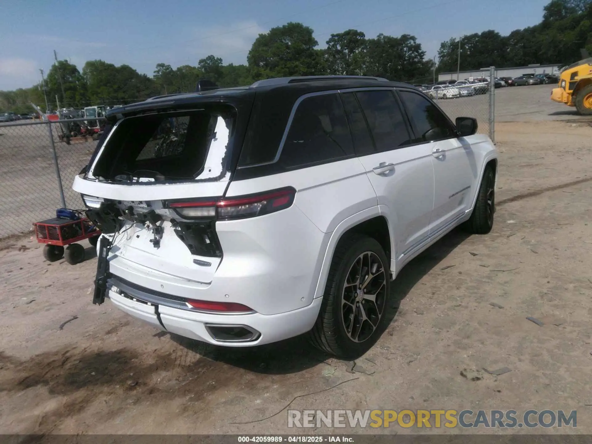 4 Photograph of a damaged car 1C4RJHEG8N8588988 JEEP GRAND CHEROKEE 2022