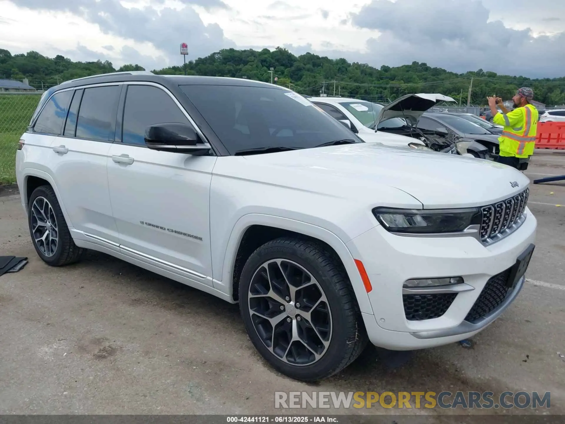1 Photograph of a damaged car 1C4RJHEG9N8597490 JEEP GRAND CHEROKEE 2022