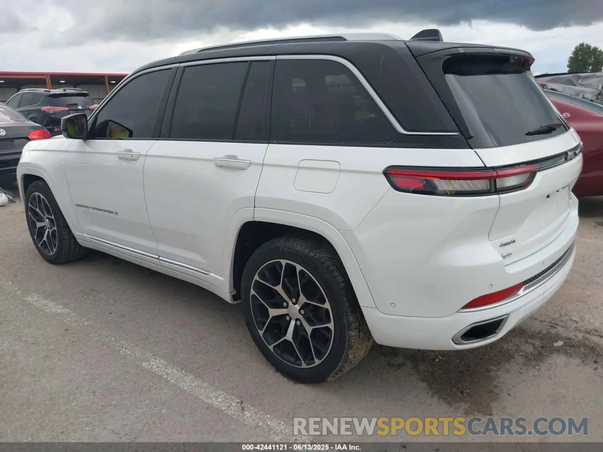 3 Photograph of a damaged car 1C4RJHEG9N8597490 JEEP GRAND CHEROKEE 2022