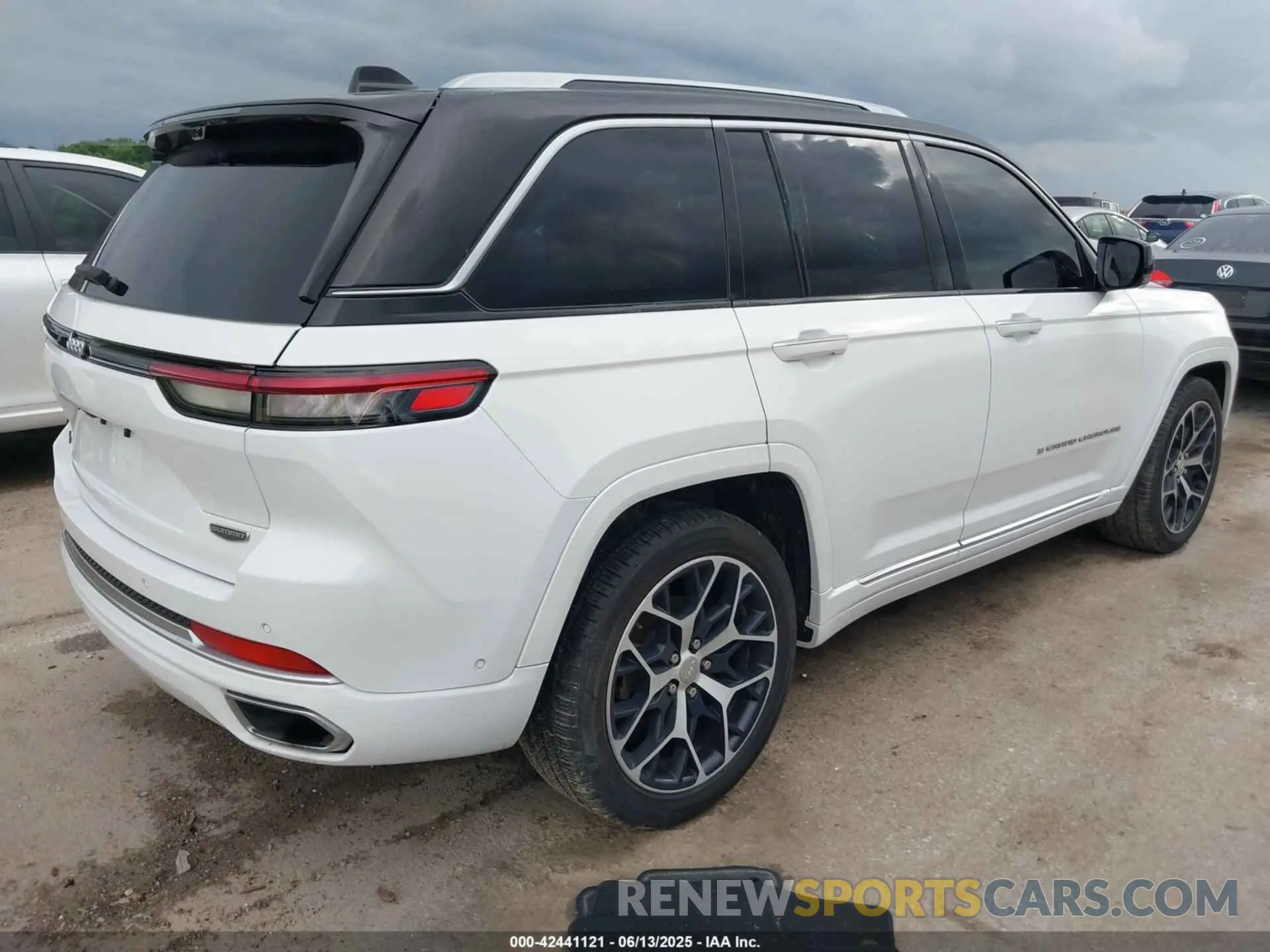 4 Photograph of a damaged car 1C4RJHEG9N8597490 JEEP GRAND CHEROKEE 2022