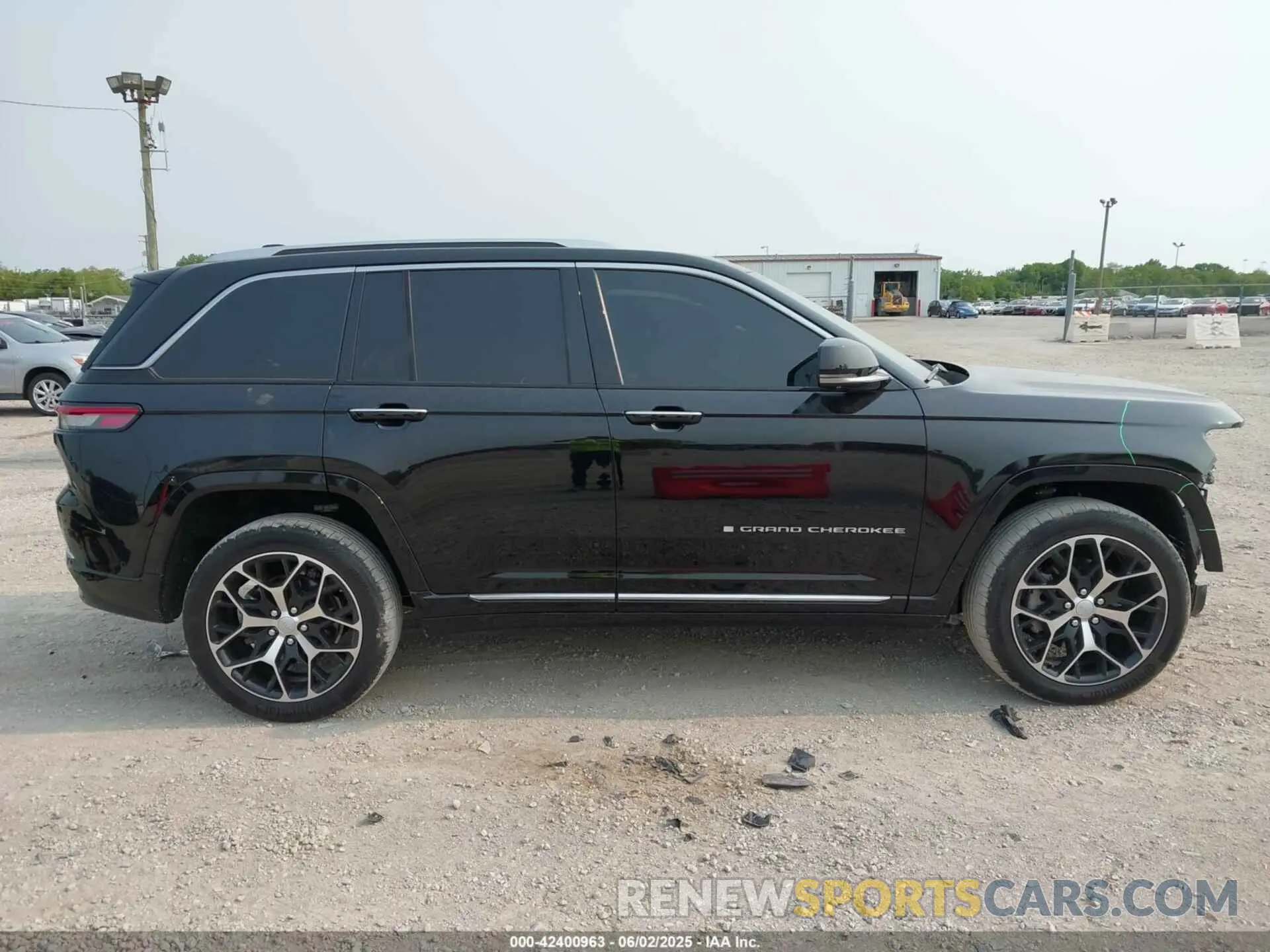 14 Photograph of a damaged car 1C4RJHET5N8510388 JEEP GRAND CHEROKEE 2022