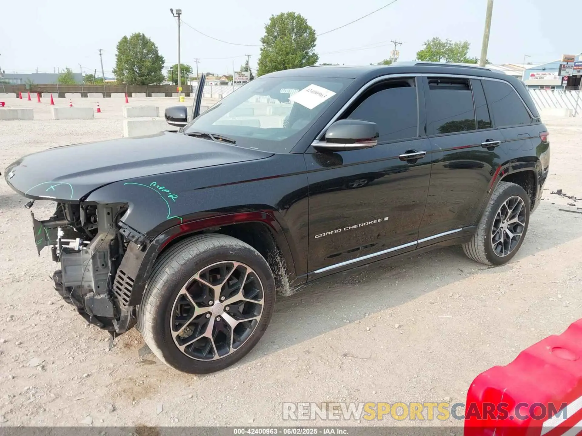 2 Photograph of a damaged car 1C4RJHET5N8510388 JEEP GRAND CHEROKEE 2022