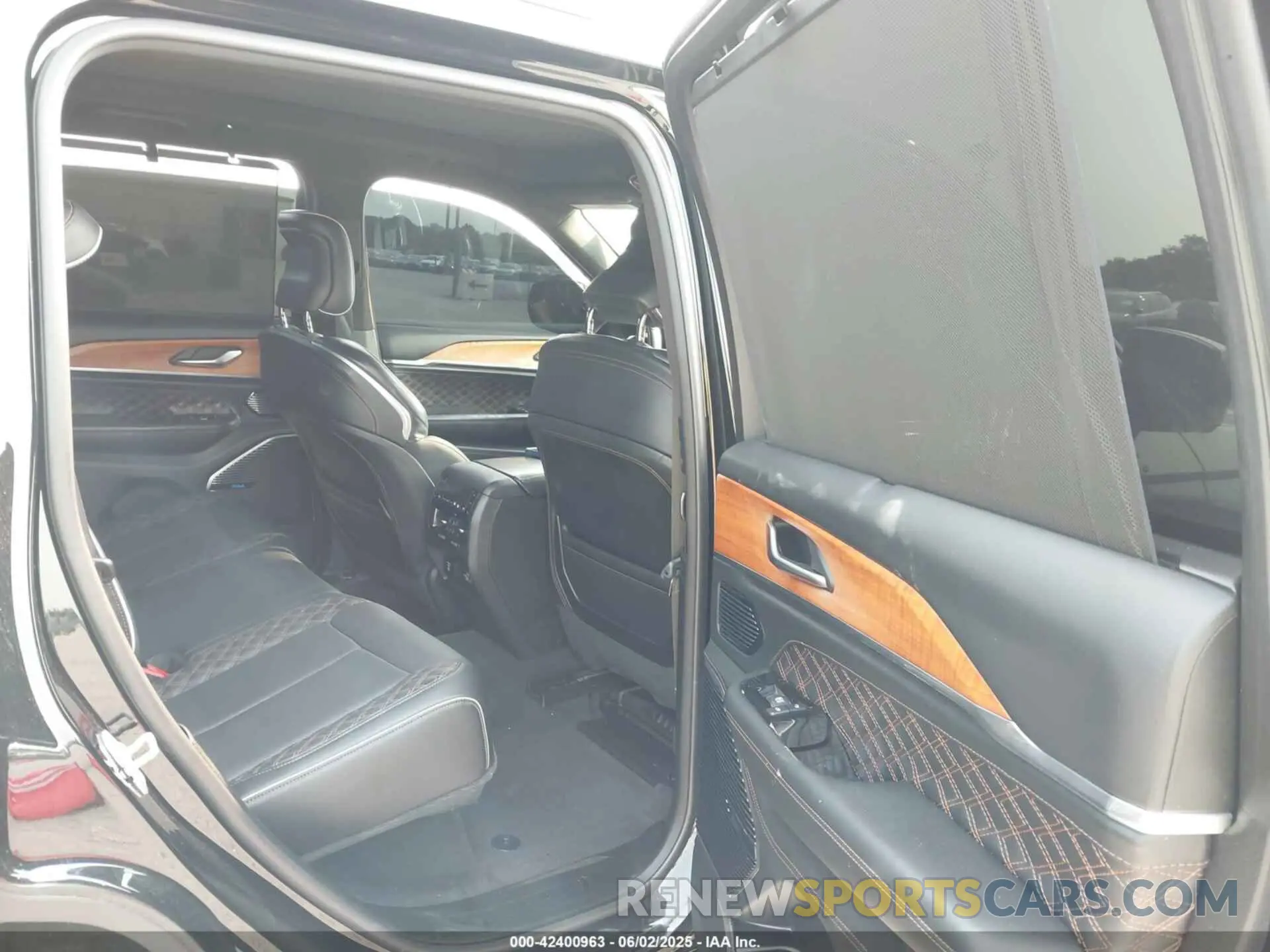 8 Photograph of a damaged car 1C4RJHET5N8510388 JEEP GRAND CHEROKEE 2022