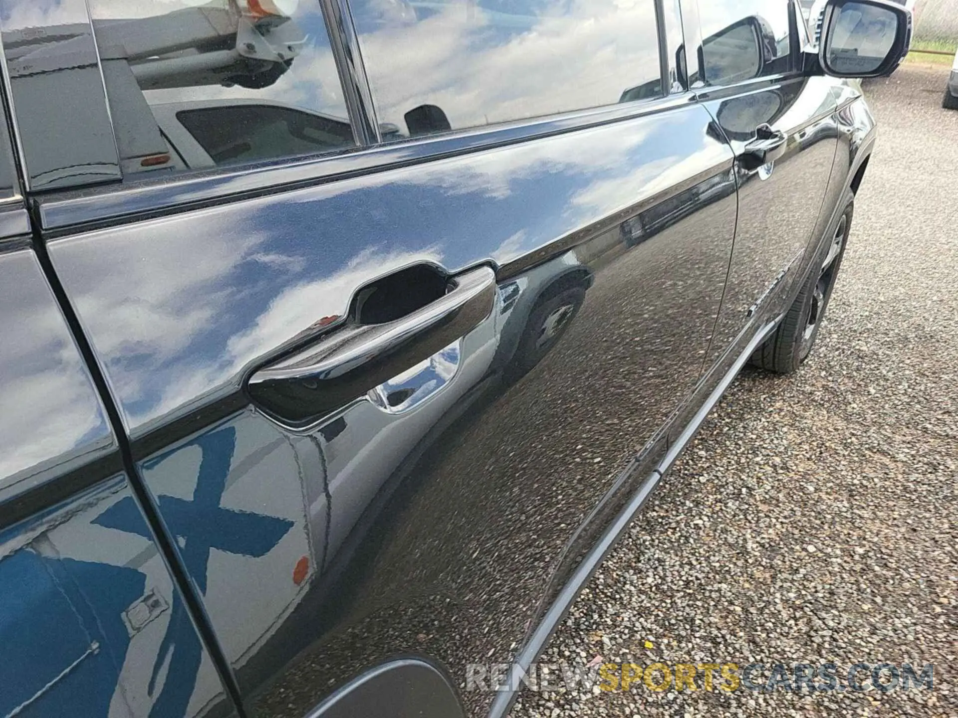 8 Photograph of a damaged car 1C4RJKAG5N8554168 JEEP GRAND CHEROKEE 2022