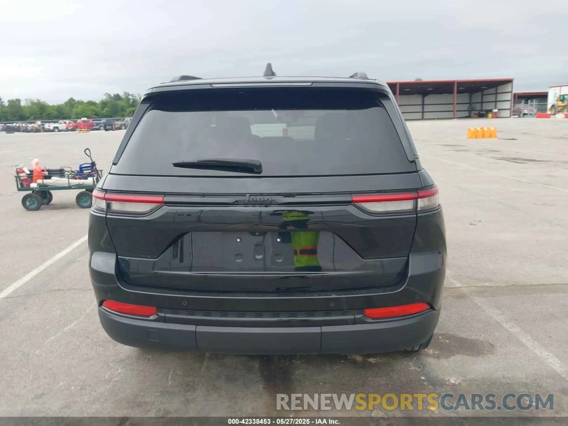 16 Photograph of a damaged car 1C4RJGAG8PC648073 JEEP GRAND CHEROKEE 2023