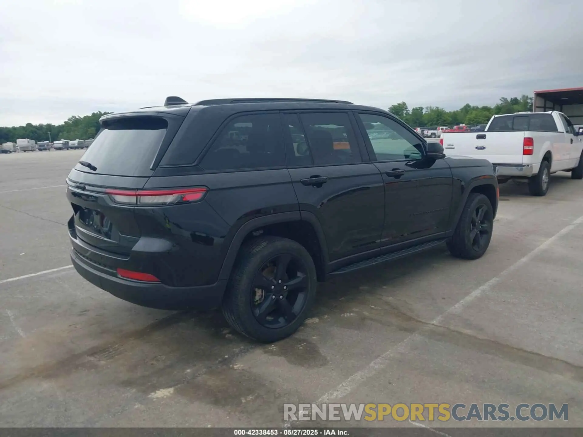 4 Photograph of a damaged car 1C4RJGAG8PC648073 JEEP GRAND CHEROKEE 2023