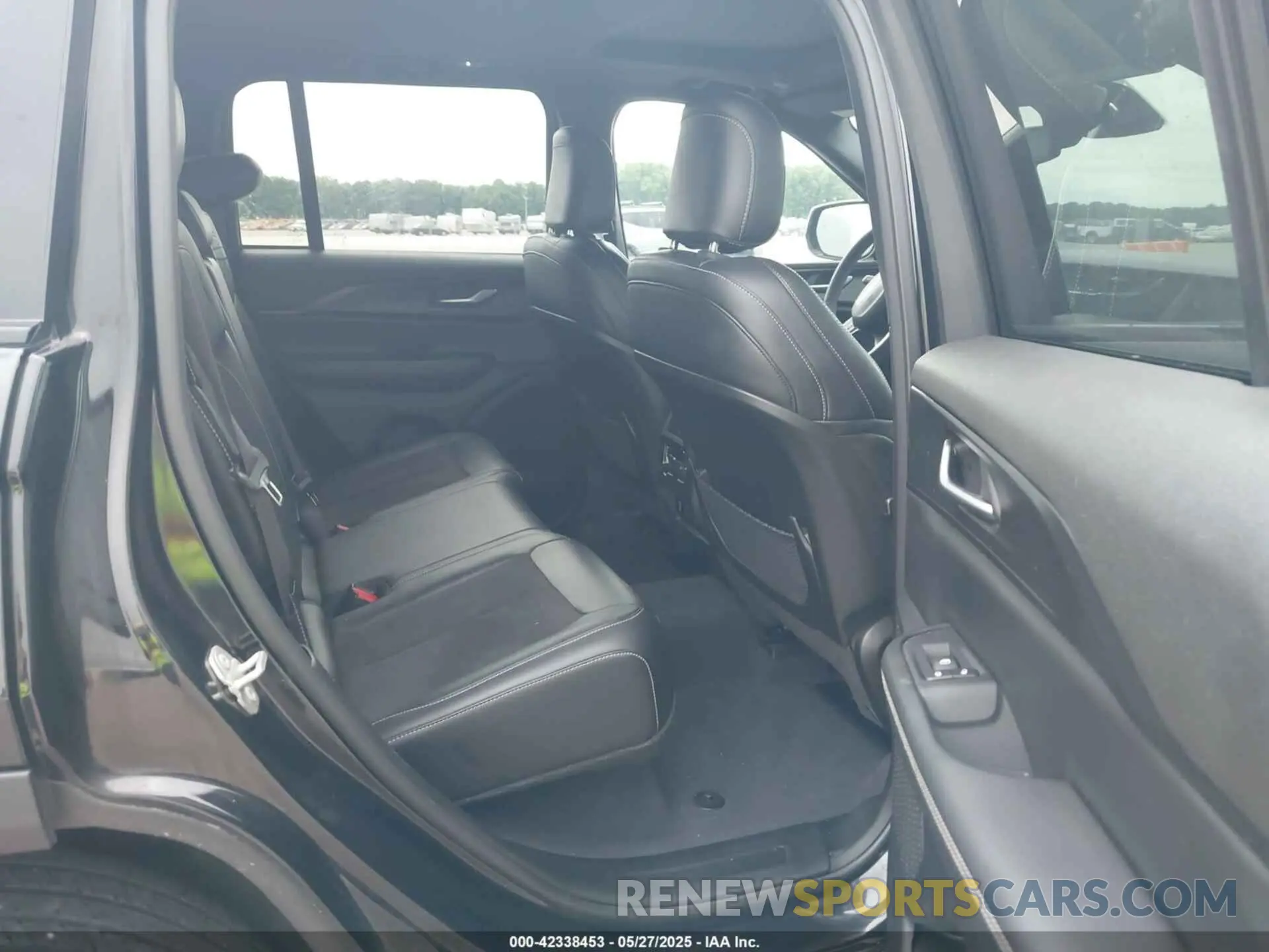 8 Photograph of a damaged car 1C4RJGAG8PC648073 JEEP GRAND CHEROKEE 2023