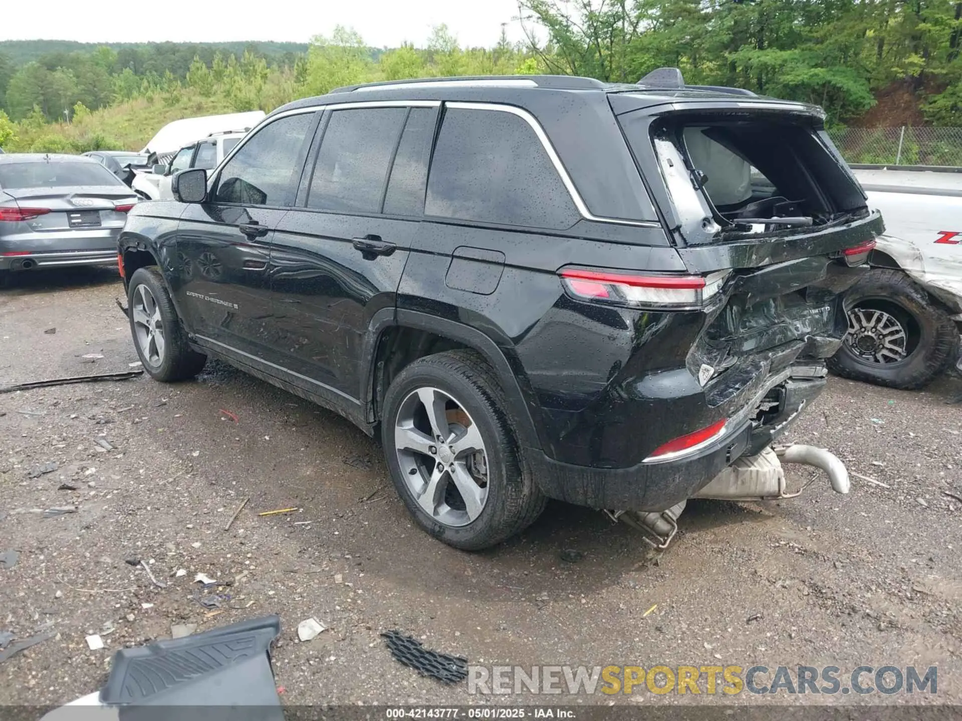 3 Photograph of a damaged car 1C4RJGBG1PC523186 JEEP GRAND CHEROKEE 2023
