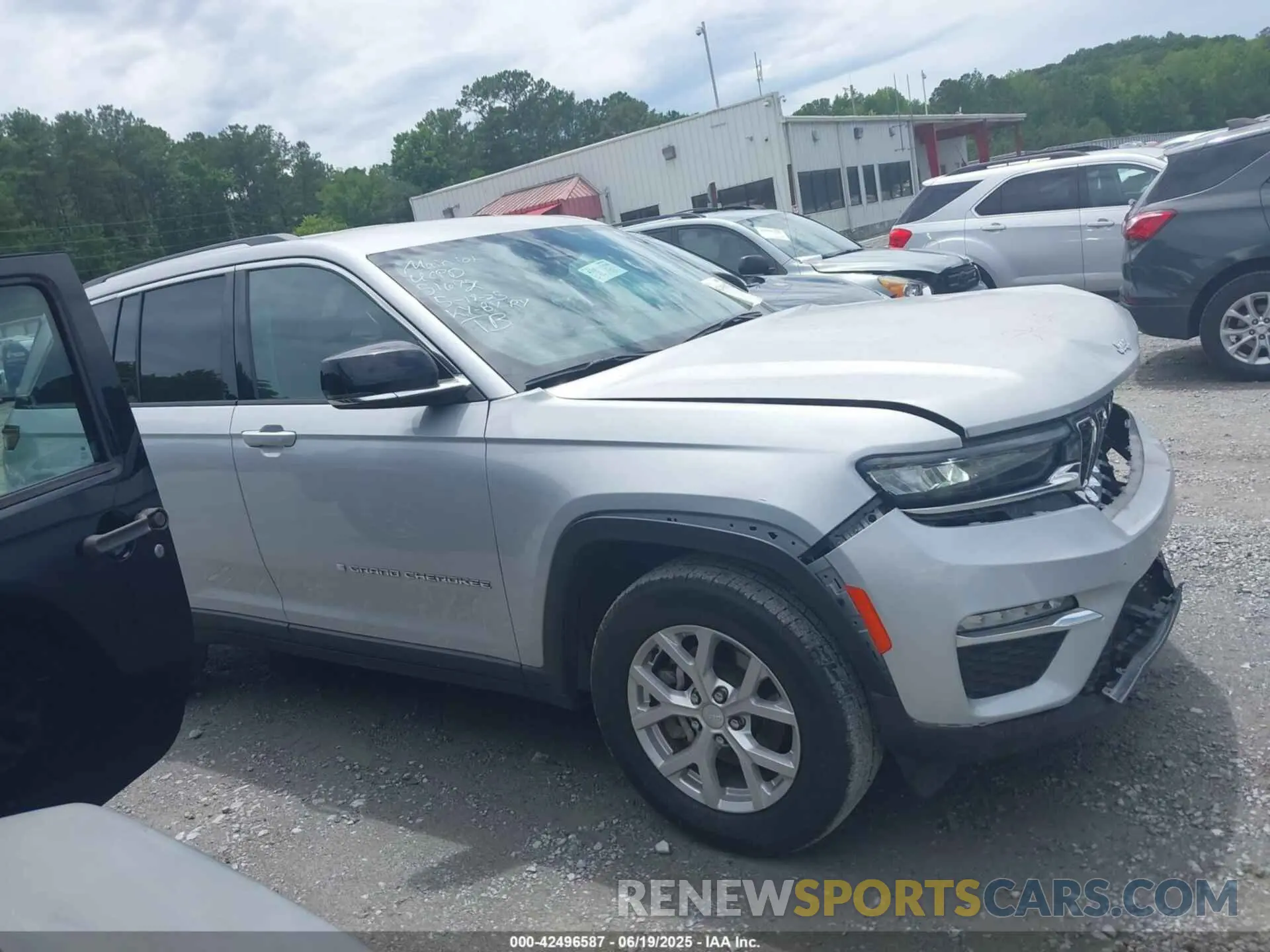 13 Photograph of a damaged car 1C4RJGBG1PC587289 JEEP GRAND CHEROKEE 2023
