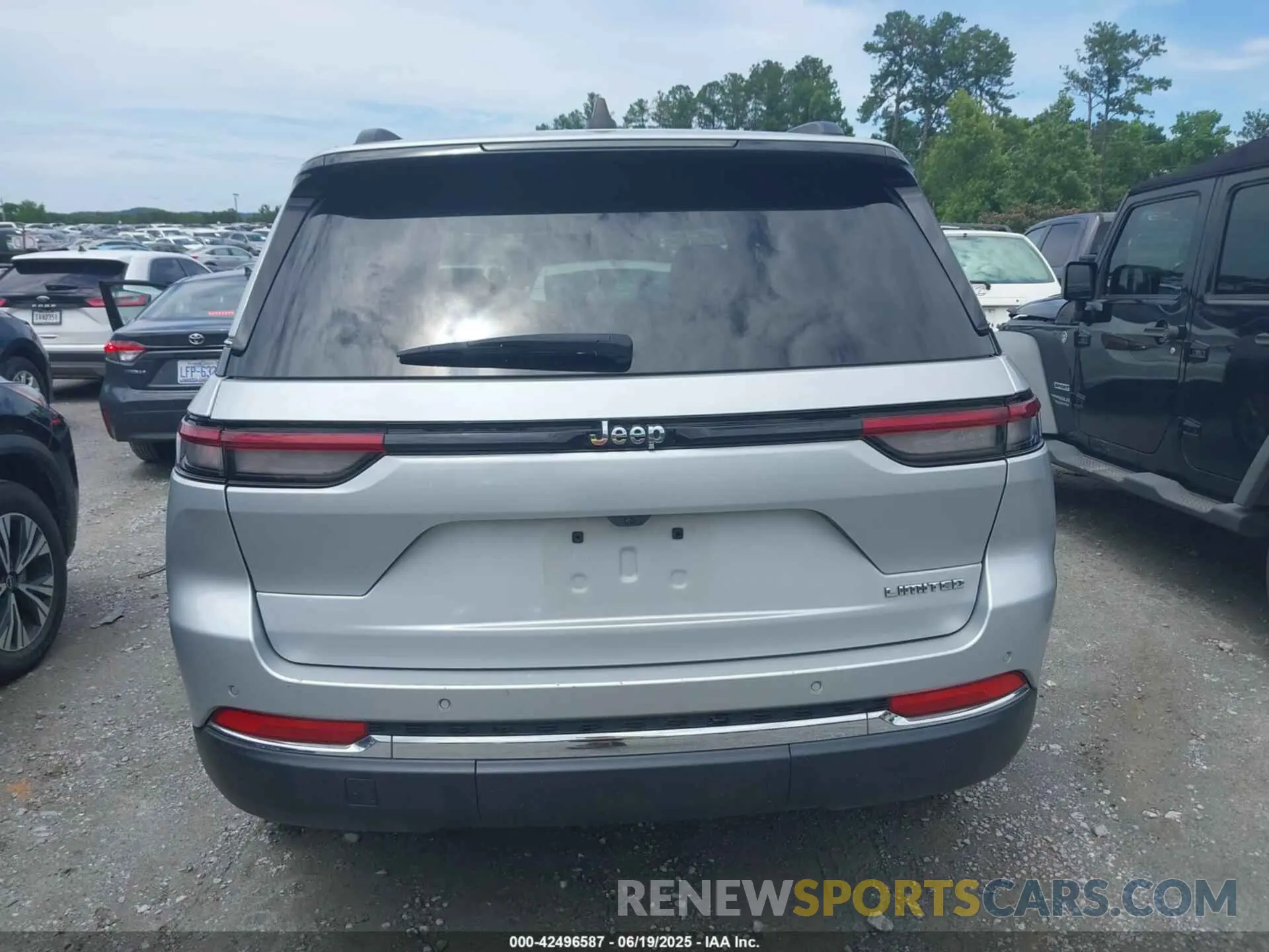 16 Photograph of a damaged car 1C4RJGBG1PC587289 JEEP GRAND CHEROKEE 2023