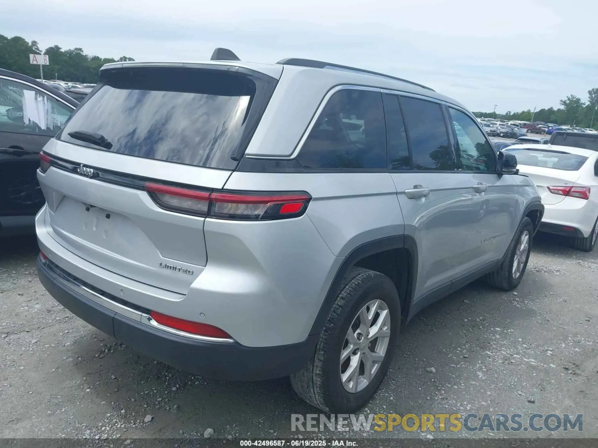 4 Photograph of a damaged car 1C4RJGBG1PC587289 JEEP GRAND CHEROKEE 2023