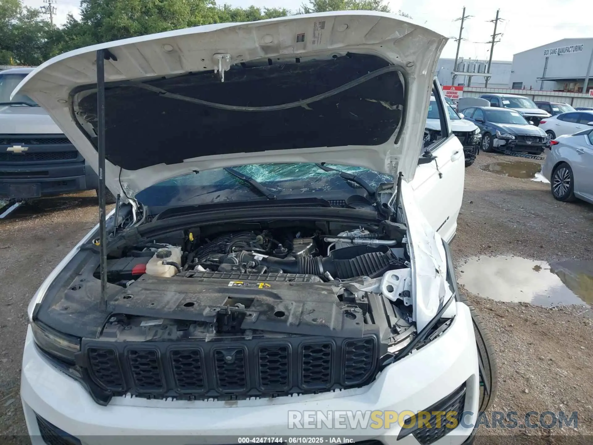 10 Photograph of a damaged car 1C4RJGBG2PC502847 JEEP GRAND CHEROKEE 2023