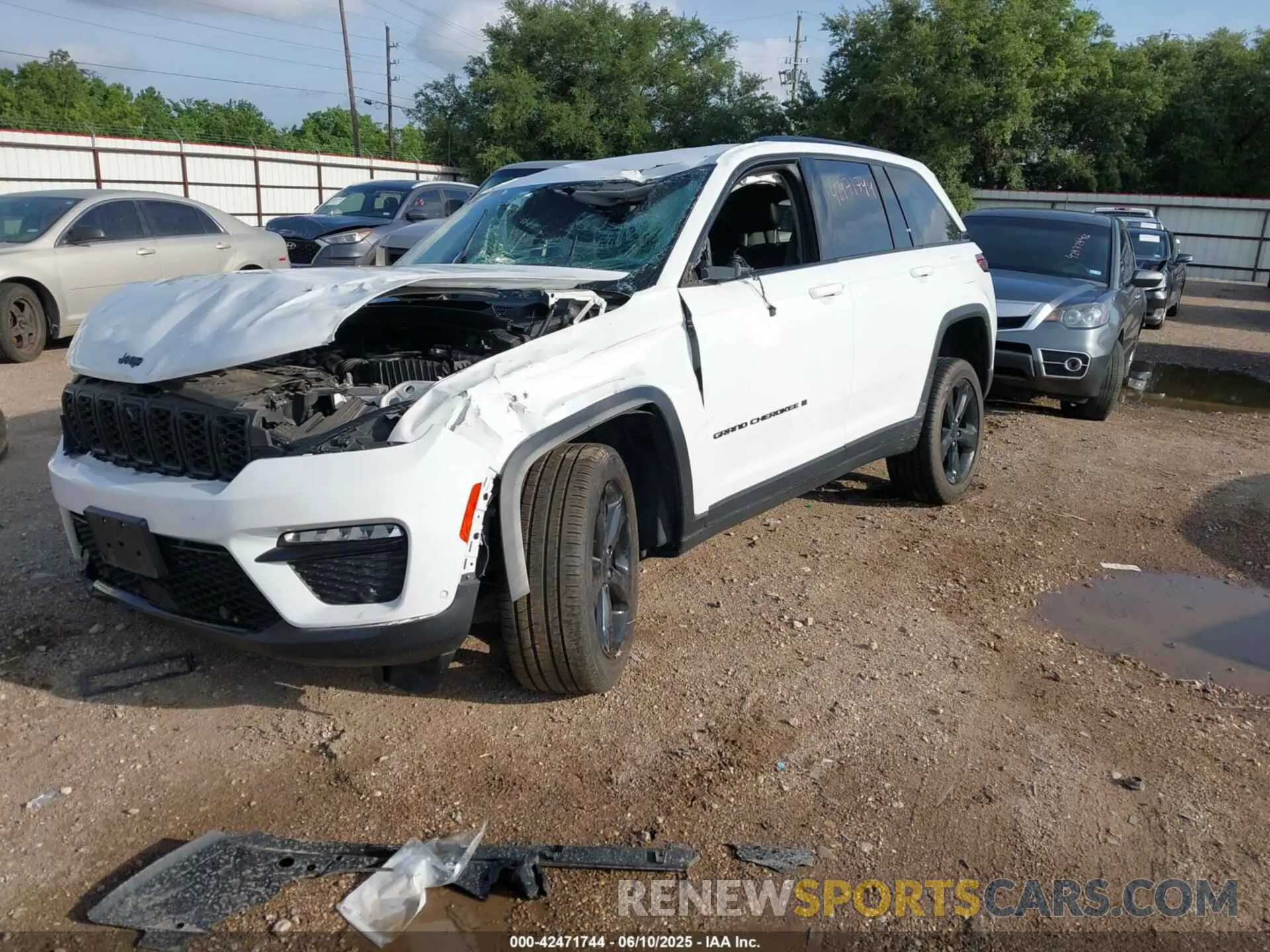 2 Photograph of a damaged car 1C4RJGBG2PC502847 JEEP GRAND CHEROKEE 2023