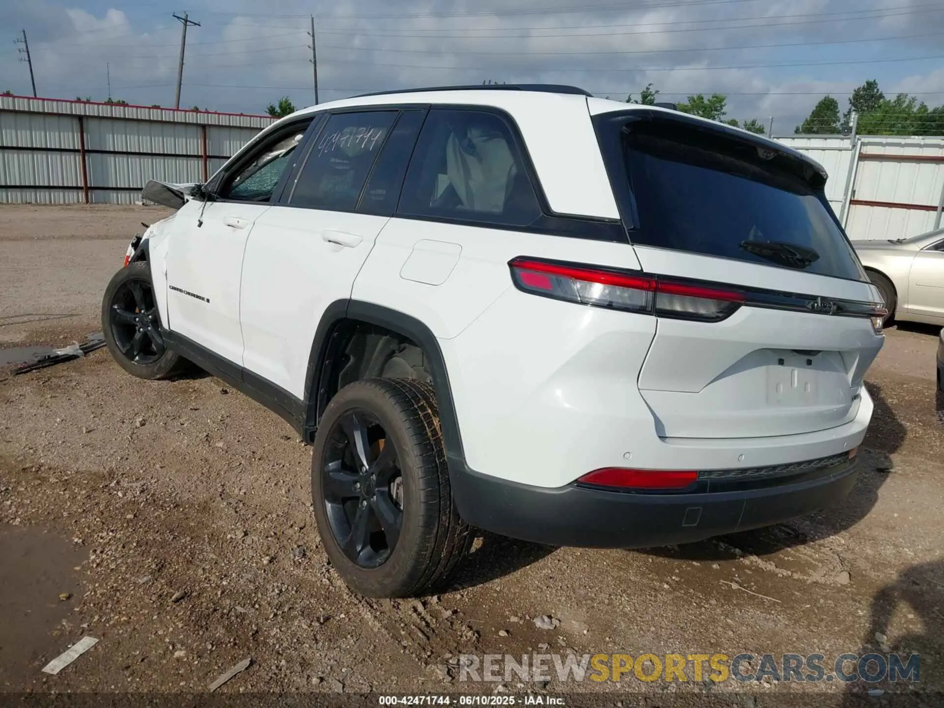 3 Photograph of a damaged car 1C4RJGBG2PC502847 JEEP GRAND CHEROKEE 2023