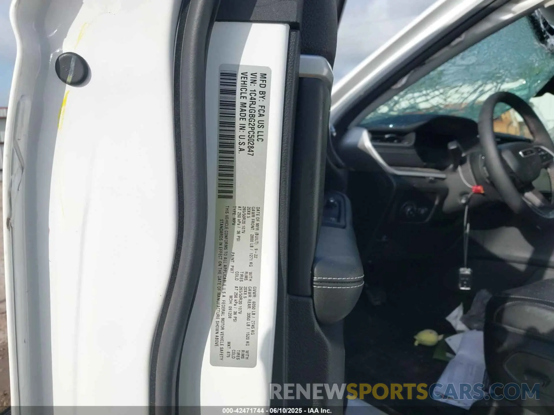 9 Photograph of a damaged car 1C4RJGBG2PC502847 JEEP GRAND CHEROKEE 2023