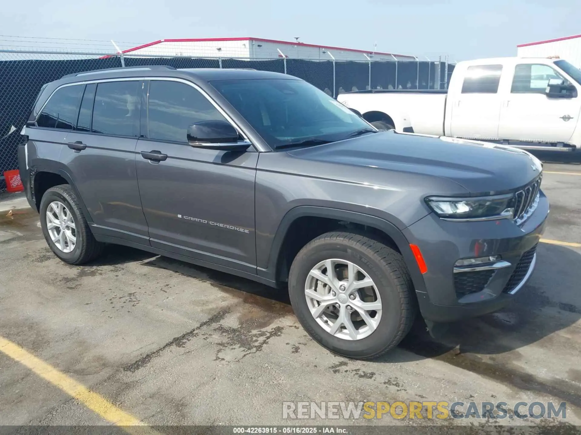 1 Photograph of a damaged car 1C4RJGBG5PC648630 JEEP GRAND CHEROKEE 2023