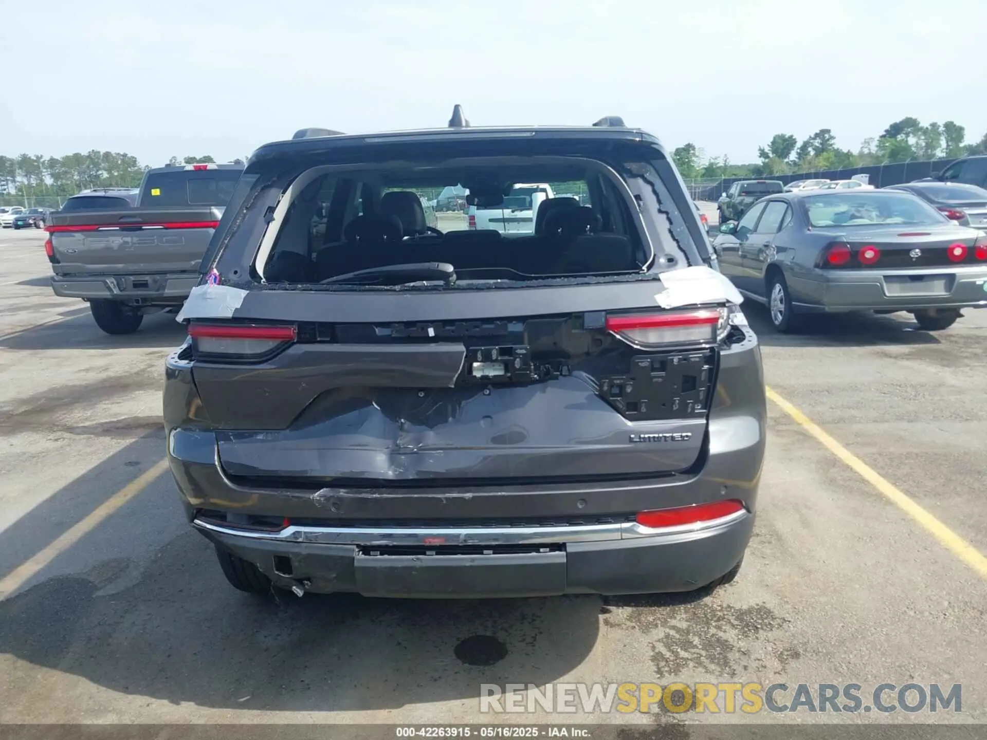 16 Photograph of a damaged car 1C4RJGBG5PC648630 JEEP GRAND CHEROKEE 2023