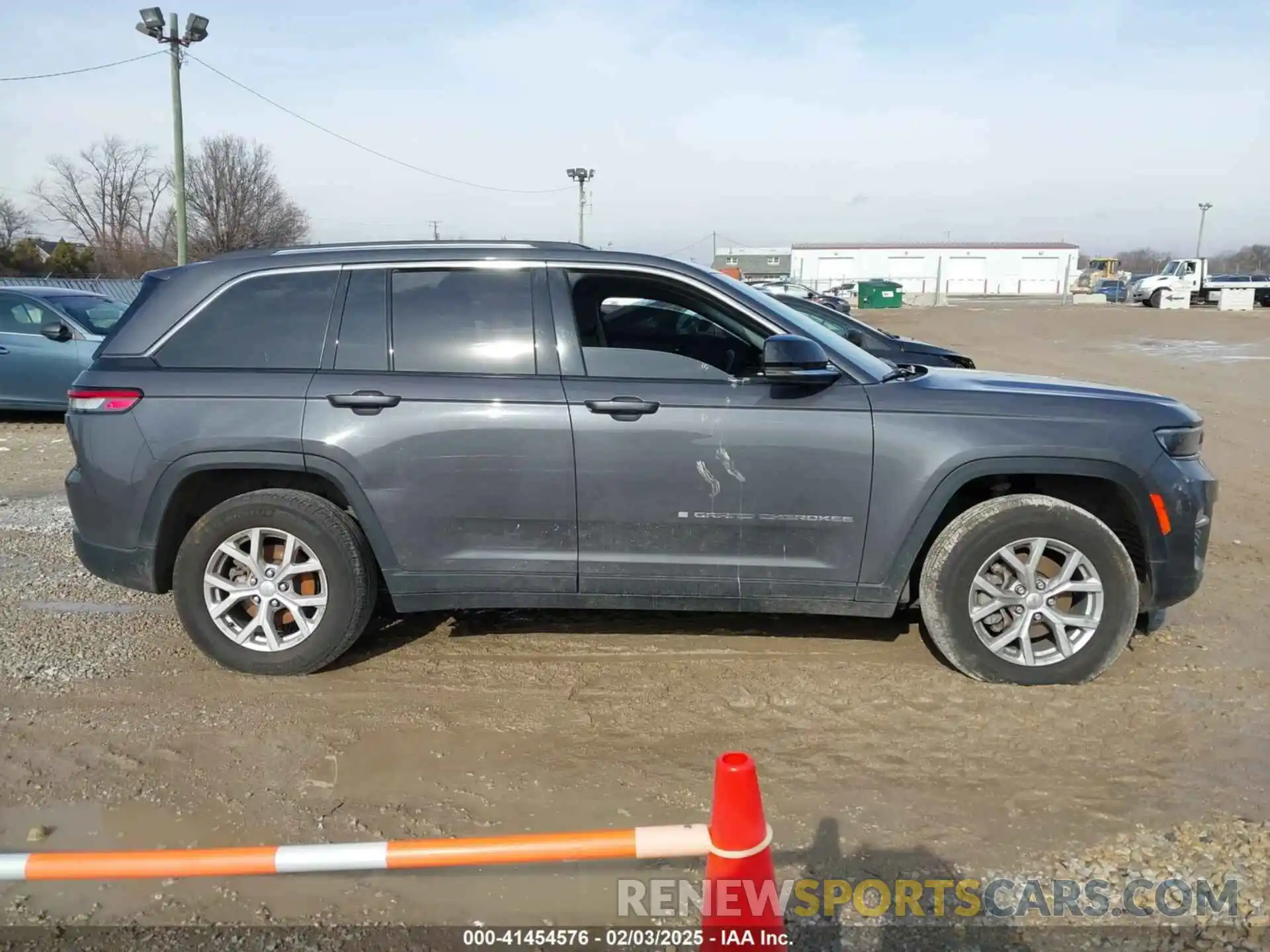 13 Photograph of a damaged car 1C4RJGBG7P8903118 JEEP GRAND CHEROKEE 2023