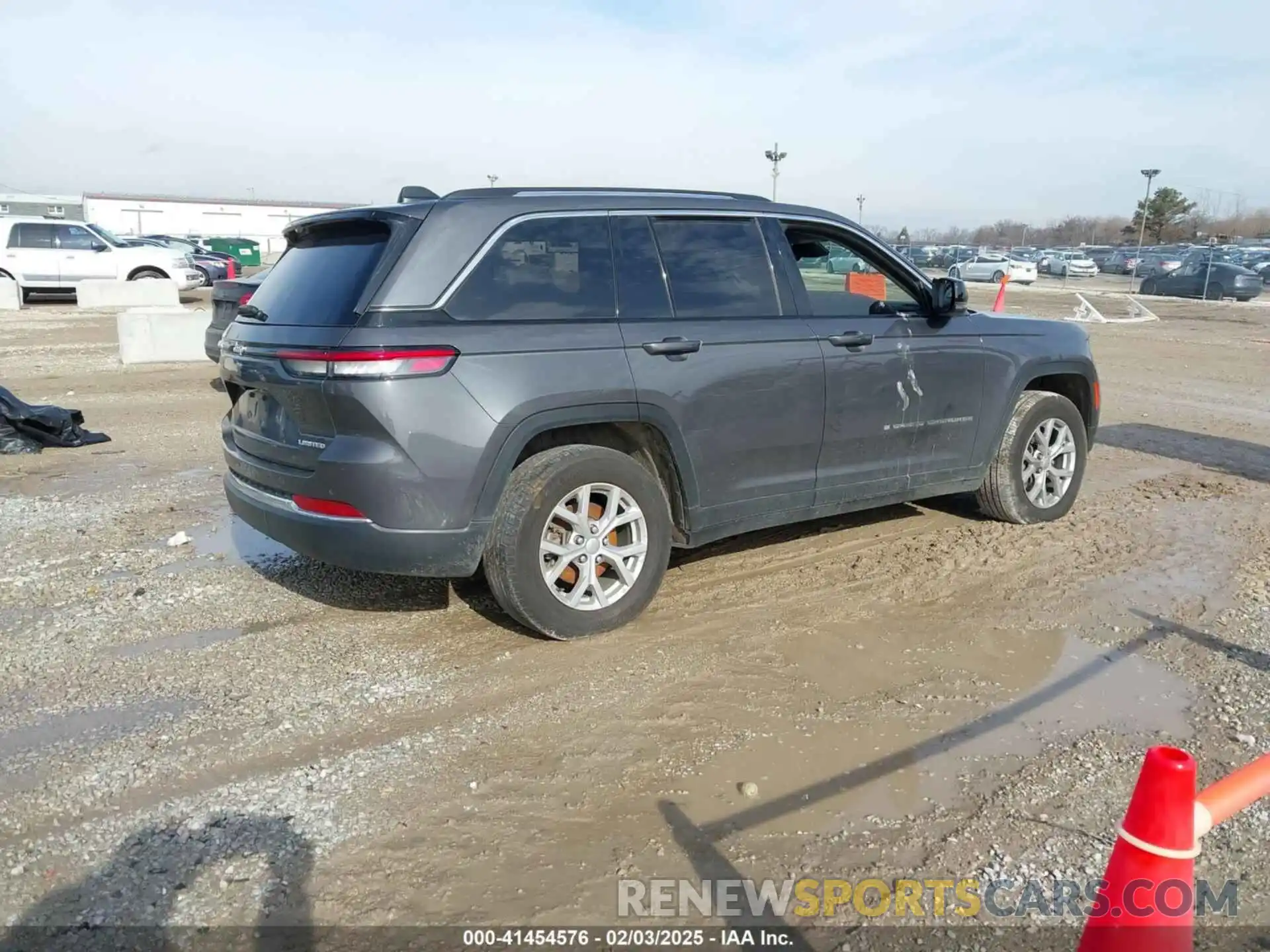 4 Photograph of a damaged car 1C4RJGBG7P8903118 JEEP GRAND CHEROKEE 2023